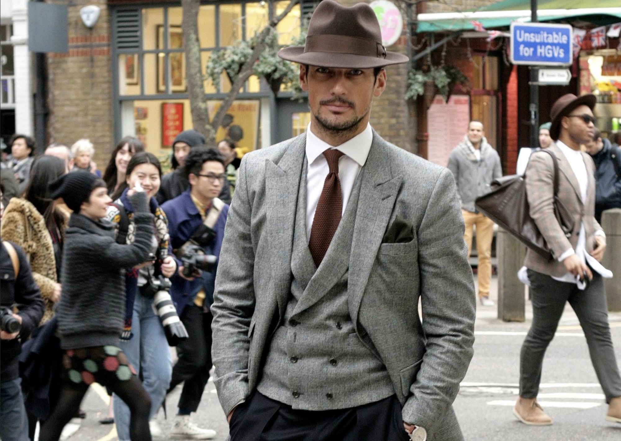 MOERUBRIIK | Lugeja küsib: kas on mingeid nippe, kuidas see rinnarätt paremini käituma panna?