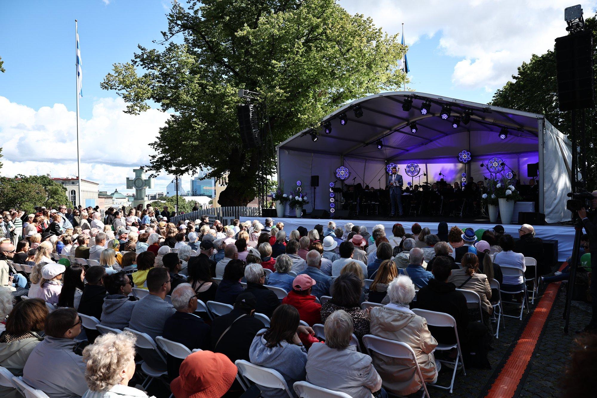 FOTOD | Tallinn tähistab taasiseseisvumispäeva Valter Soosalu, Aneti ja politseiorkestri kontserdiga
