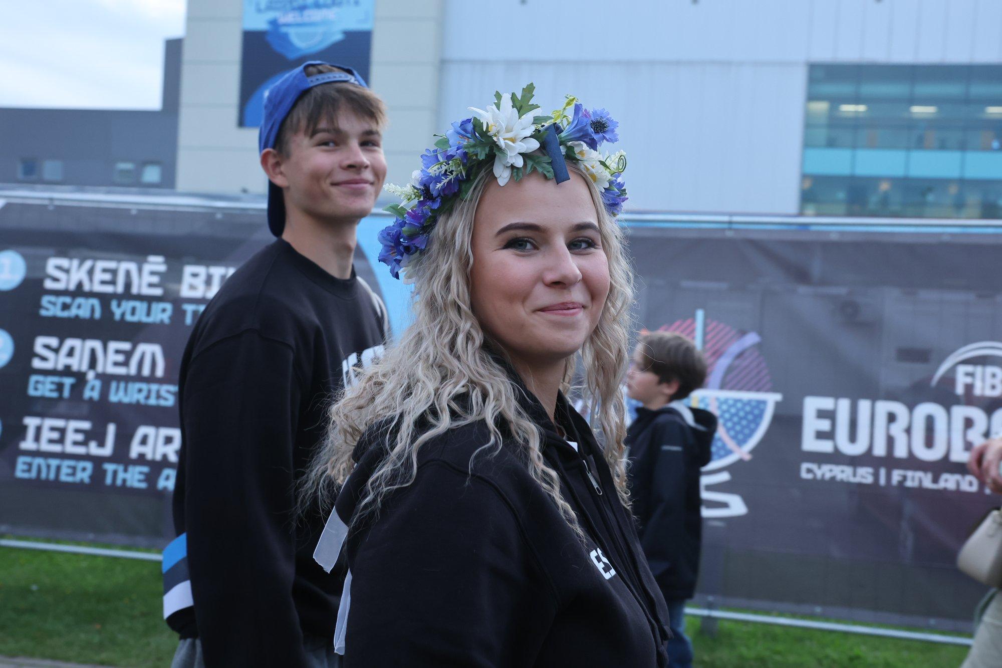 FOTOD JA VIDEO RIIAST | Tuhanded Eesti korvpallifännid läksid omasid toetama rongkäiguga