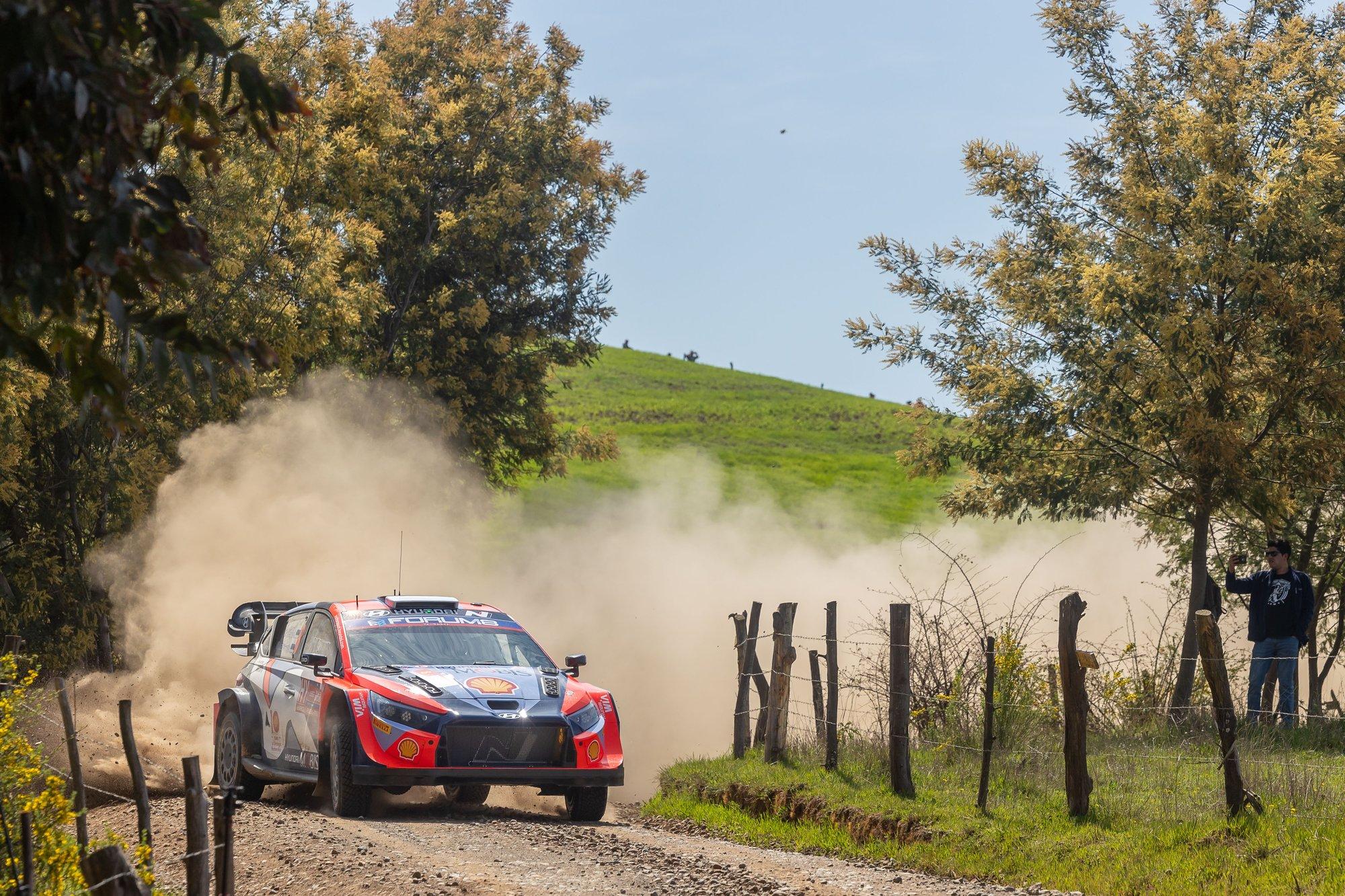 BLOGI | Ogier võitis vihmas lõppenud Paraguay ralli, Tänak jäi napilt poodiumilt välja