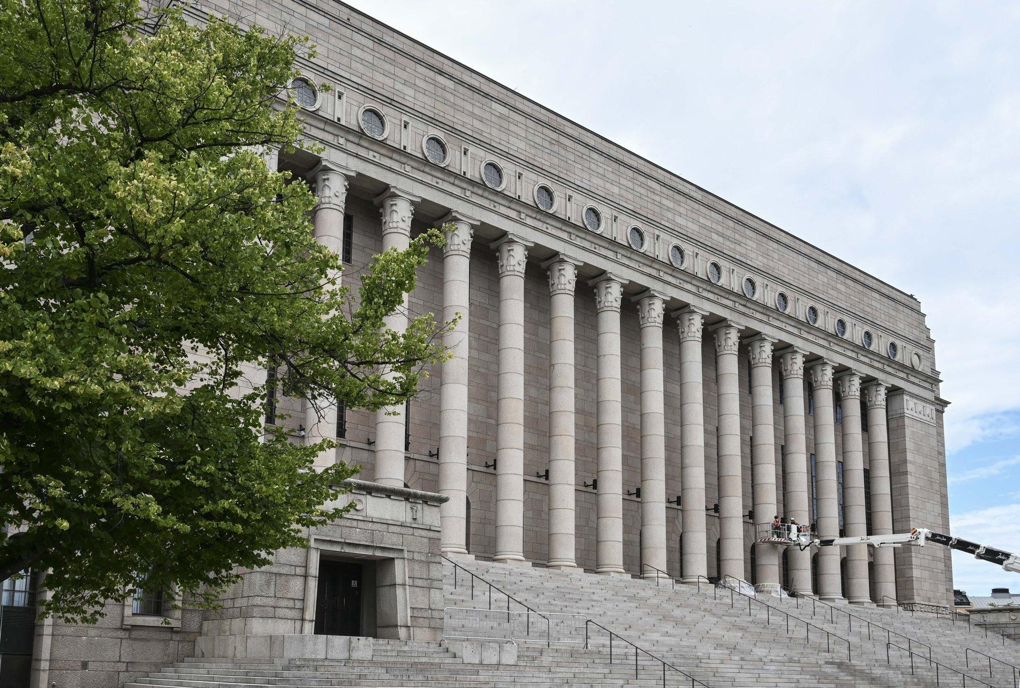 Soome parlamendihoones suri saadik Eemeli Peltonen