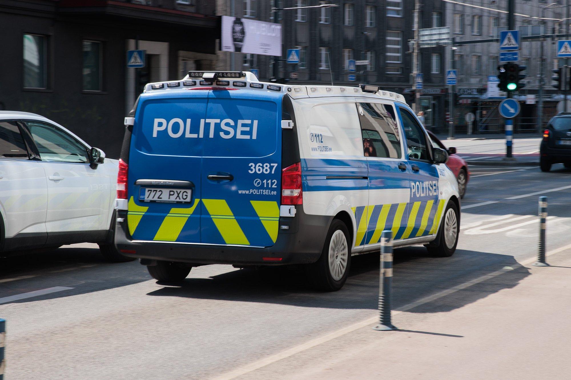 Pärnumaal Riia maanteel toimus liiklusõnnetus, üks sõidusuund on suletud