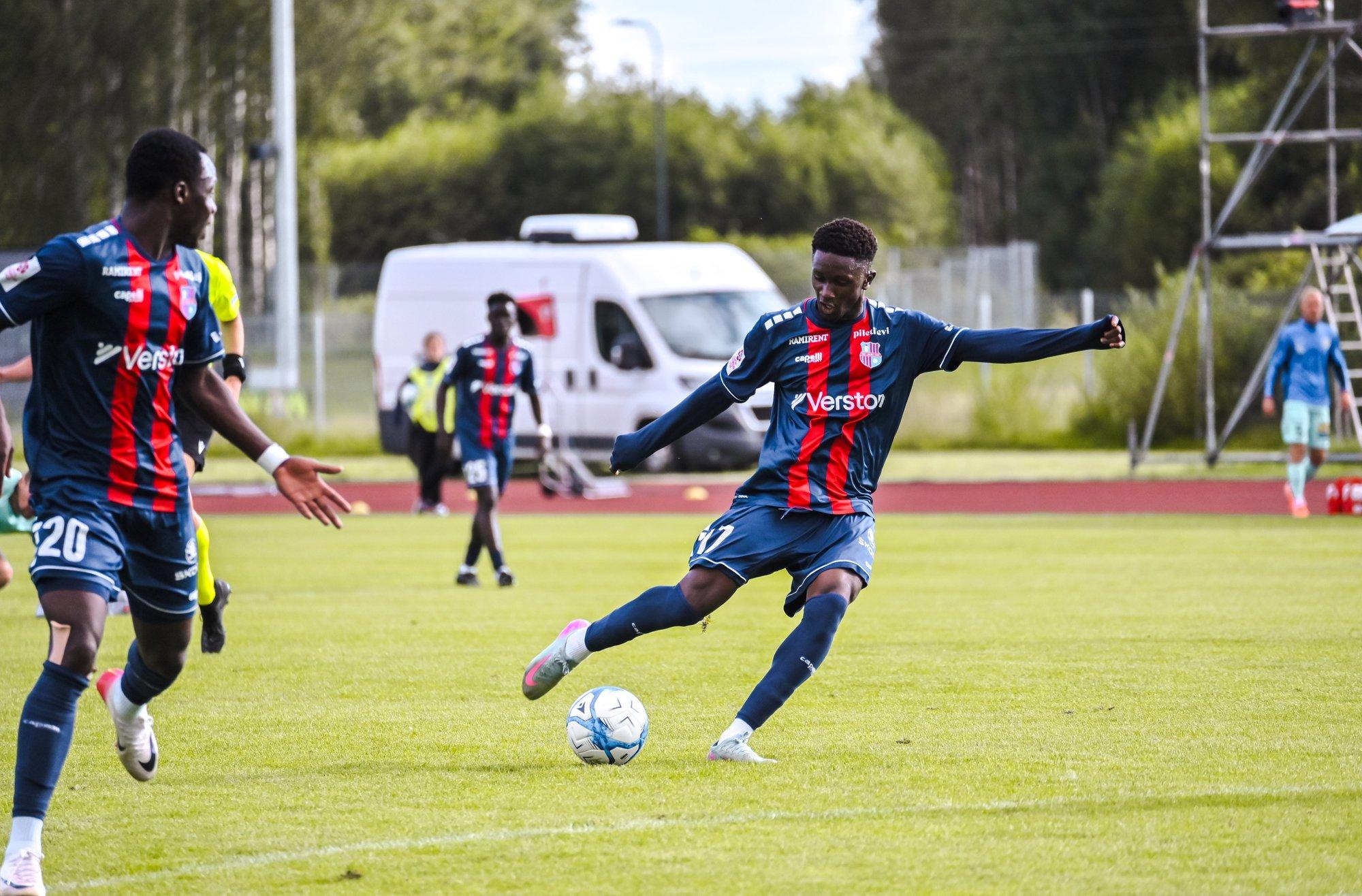 FOTOD | Pärnu üllatas kolme punase kaardiga mängus Paide Linnameeskonda