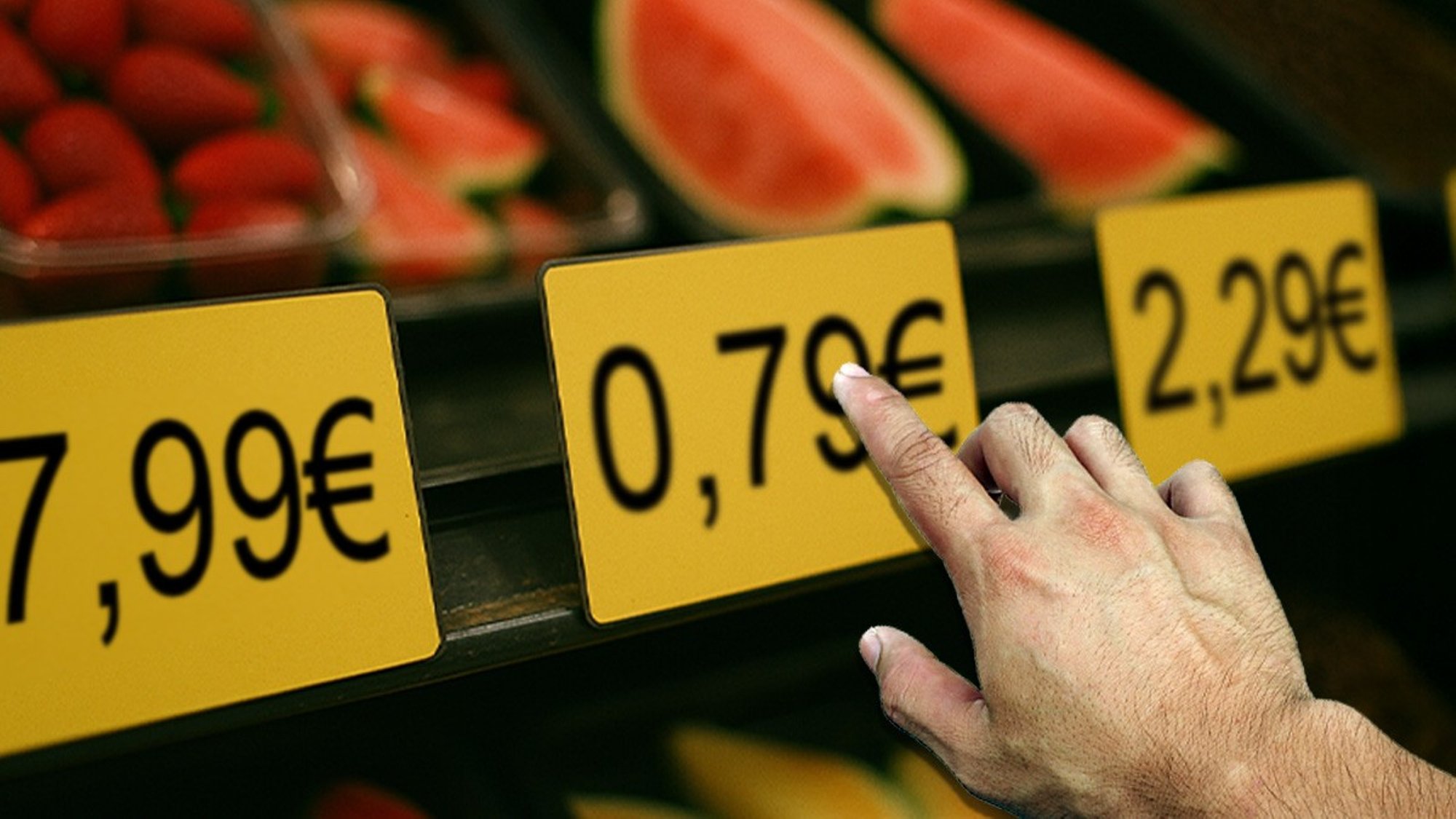 „Varem sain säästa, aga nüüd on kitsas käes.“ Kolm naist räägivad  rahamurest