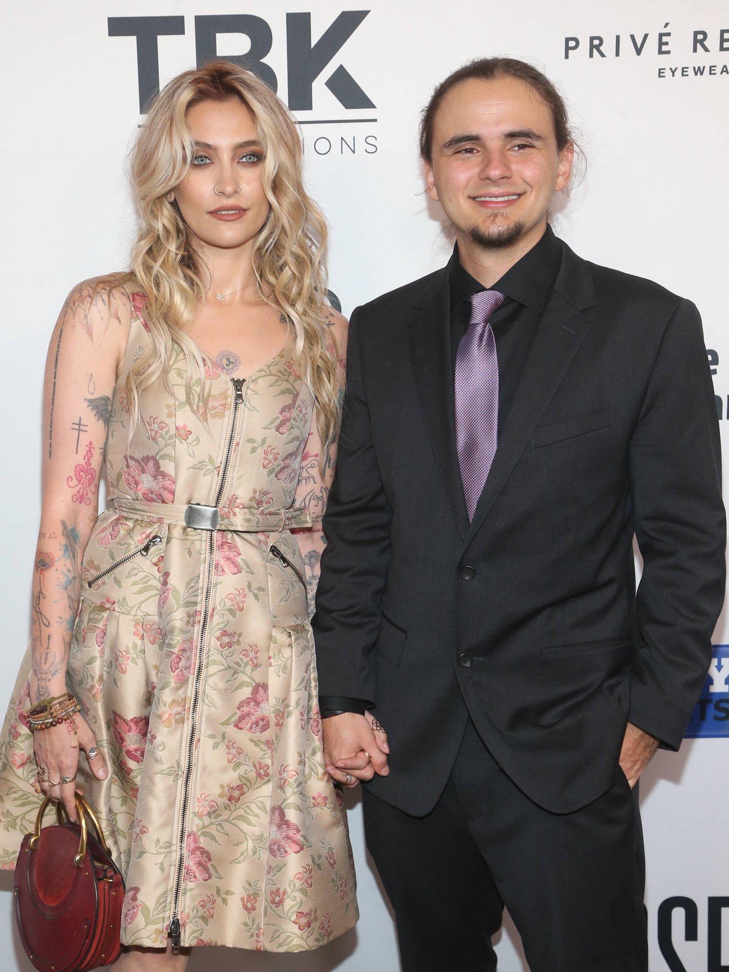 Pulmakellad helisegu! Michael Jacksoni poeg kihlus oma pikaaegse kallimaga