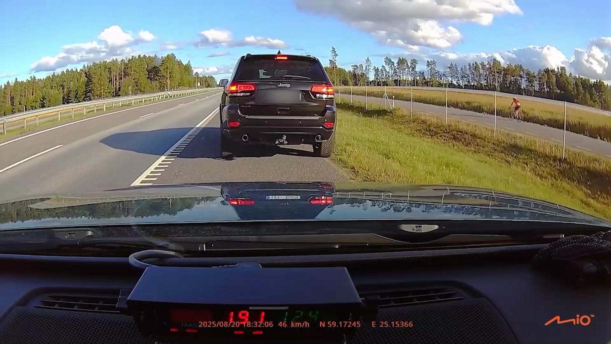VIDEO | 194 km/h politsei silme all! Tallinna-Tartu maanteel kihutamine viis Jeepi juhi arestimajja