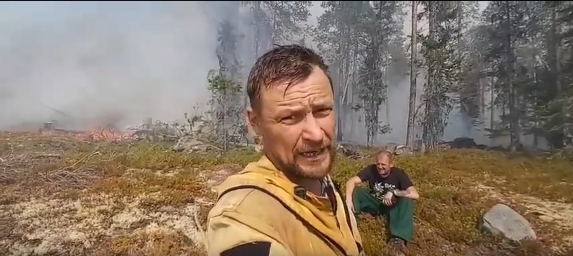 Venemaa Karjala vabariigi tuletõrjujad kurtsid videos põlevast metsast ränkade tingimuste ja olematu palga üle