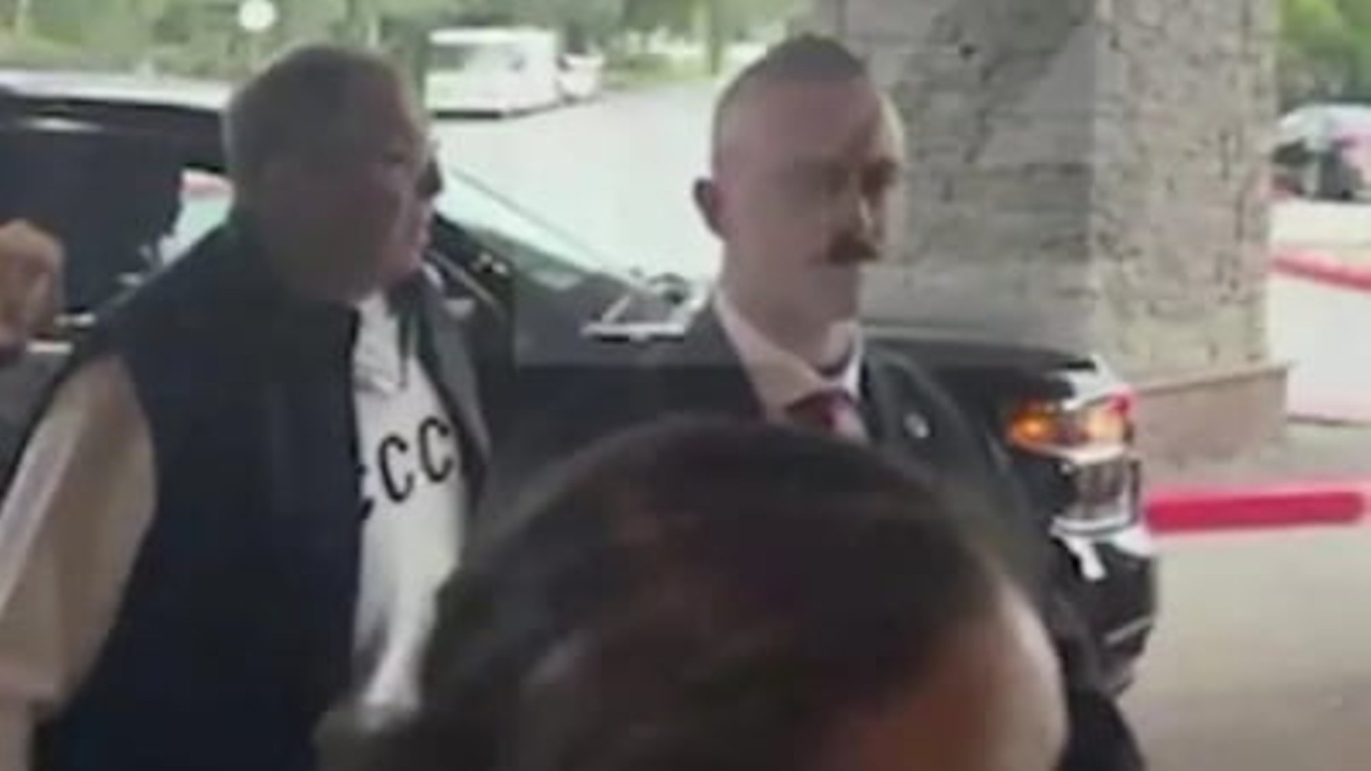 VIDEO | Lavrov kandis Alaskasse saabudes särki kirjaga „CCCP“