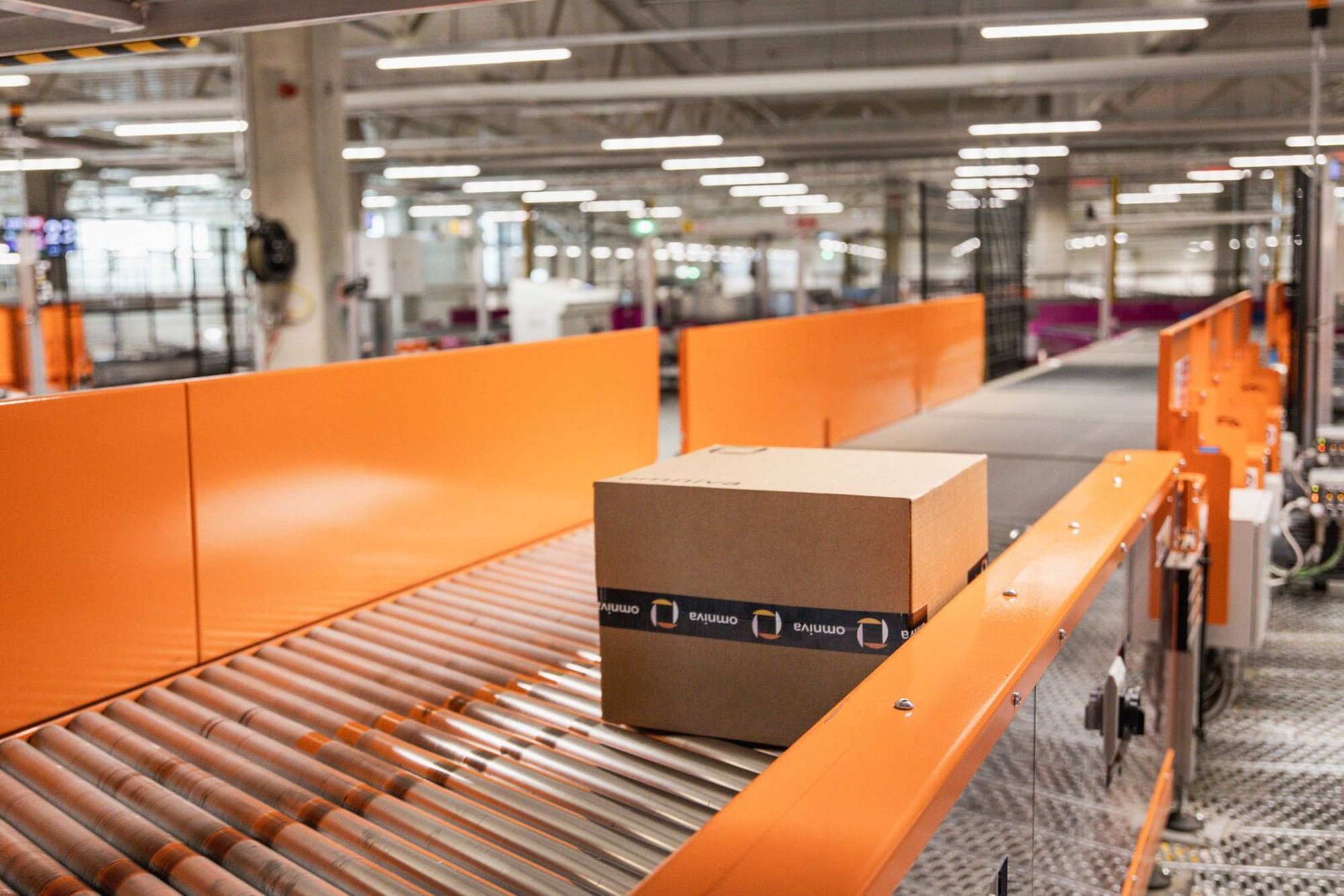 Omniva peatab ajutiselt pakkide tarne Ameerika Ühendriikidesse