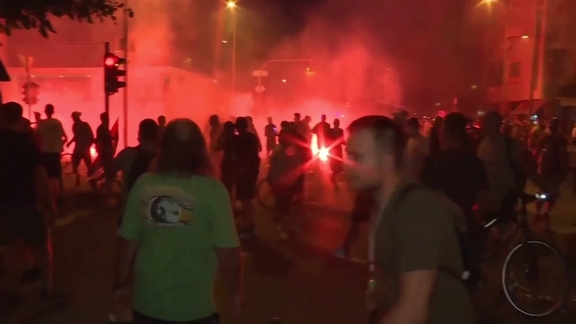 VIDEO | Serbias toimusid rängad kokkupõrked valitsuse vastaste ja pooldajate vahel, millesse sekkus politsei