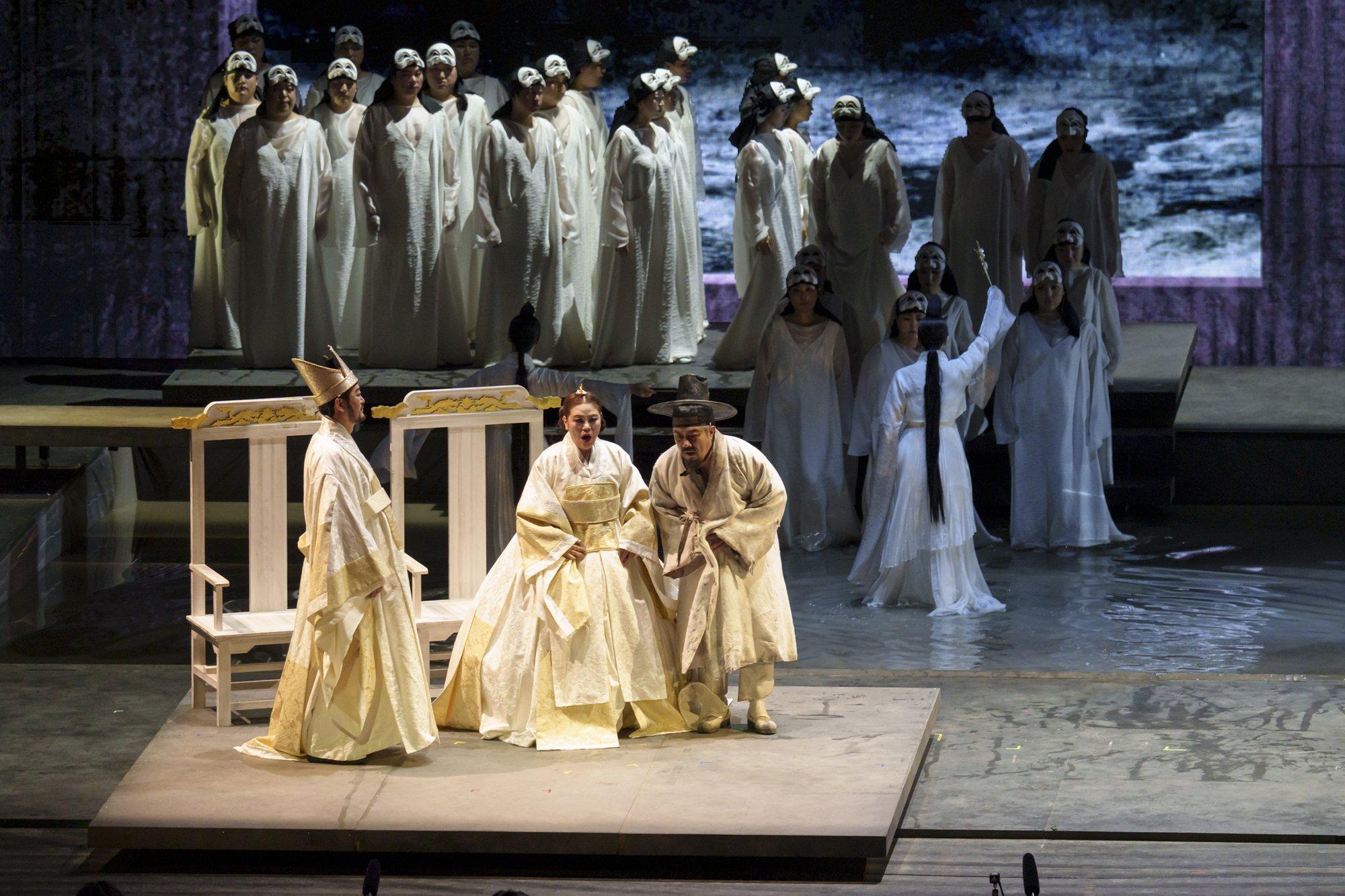 ARVUSTUS |  Lõuna-Korea ooperiartistid esitasid Saaremaal ülikeerulist materjali imetlusväärselt