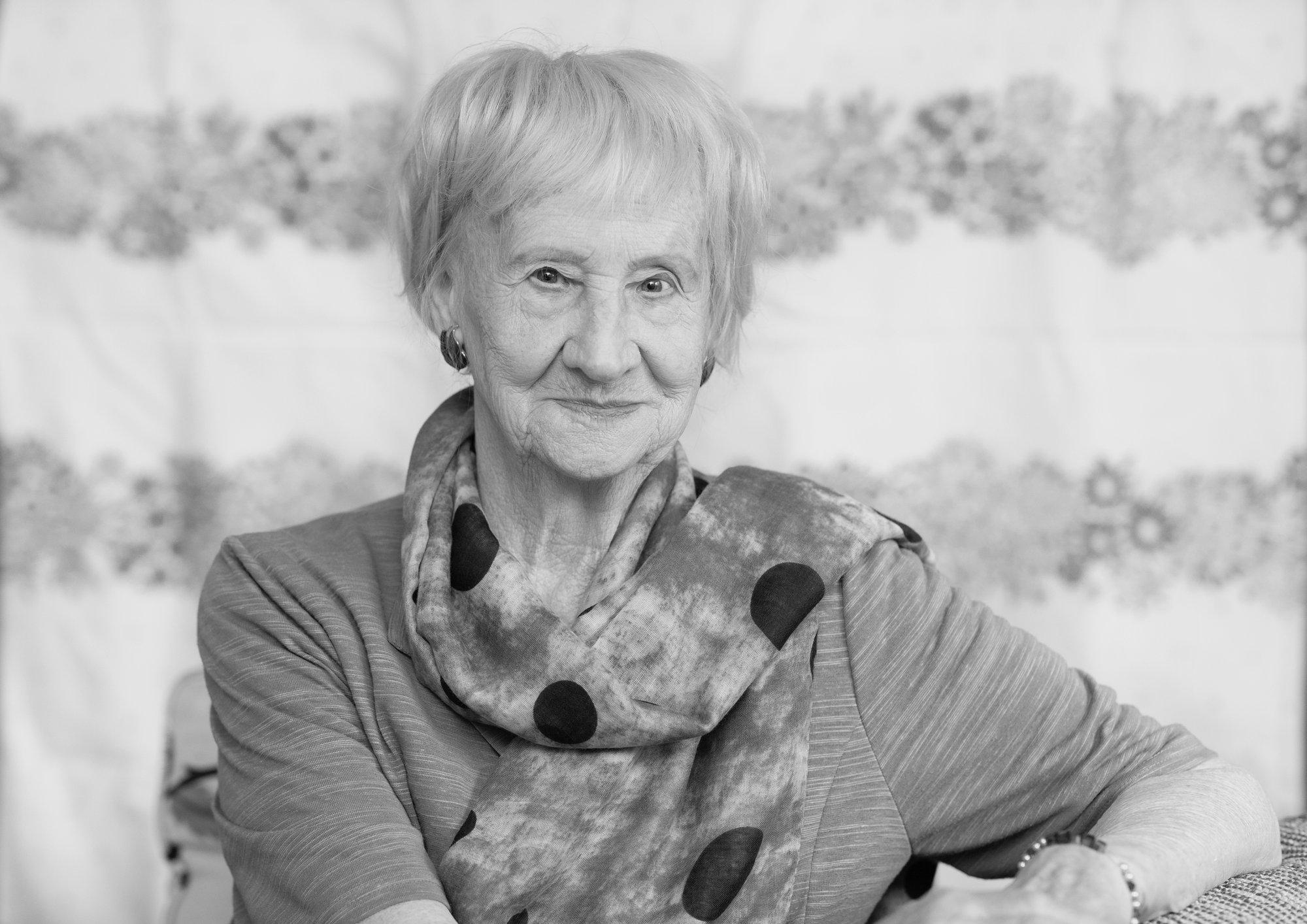 Suri kirjanik Ira Lember