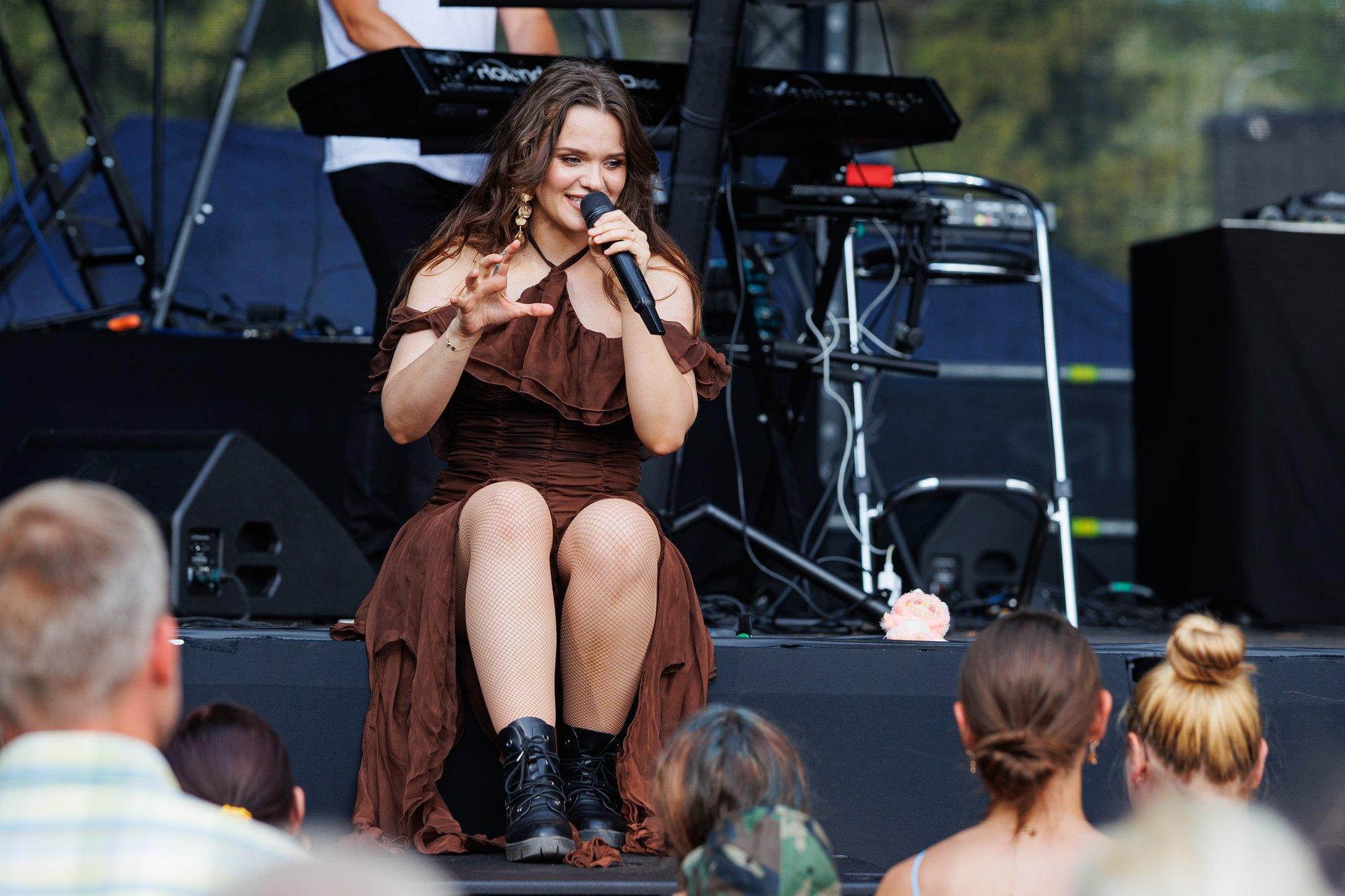 KLÕPS | Lauljanna Getter Jaani läheb sügisele vastu uue soenguga