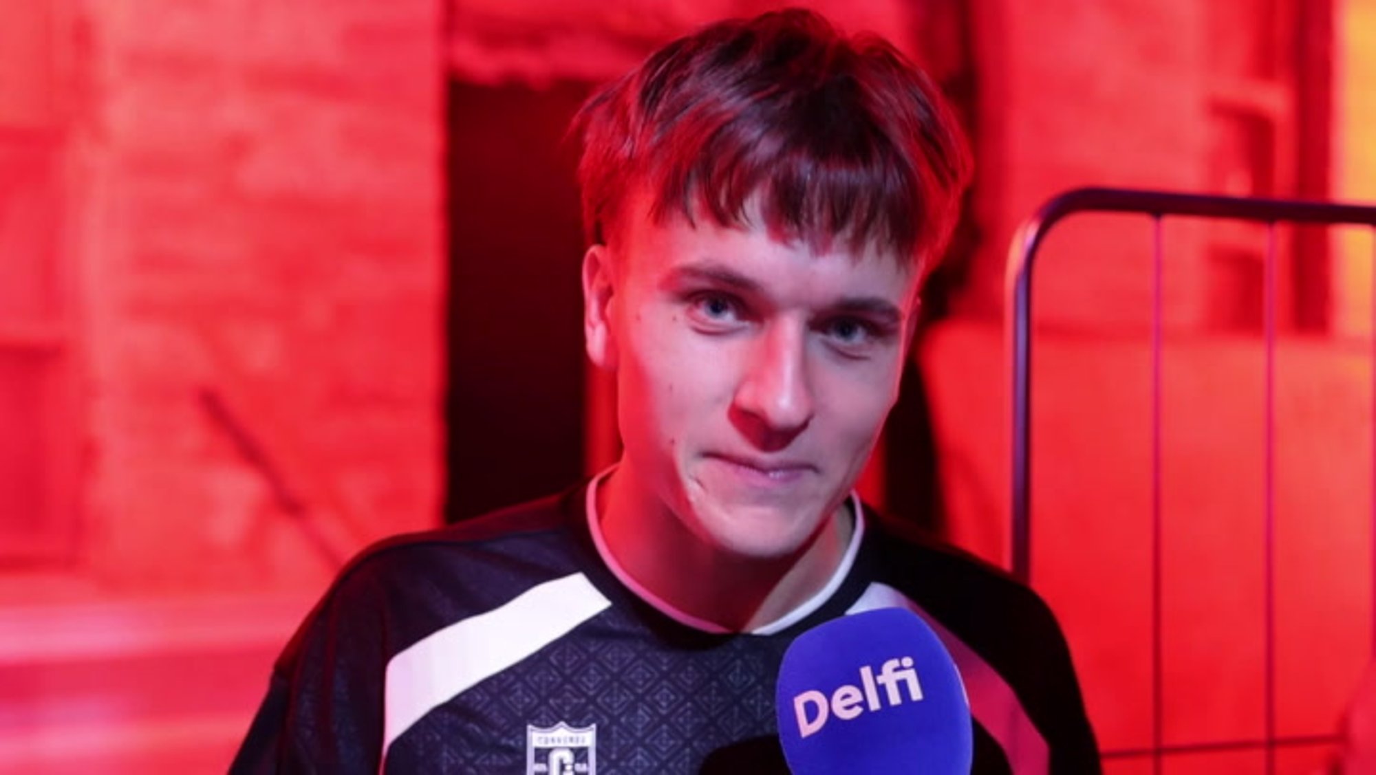 VIDEO | Räppar säm pidi kontserdi minestanud fänni tõttu peatama. „Veider oli edasi laulda pärast seda“