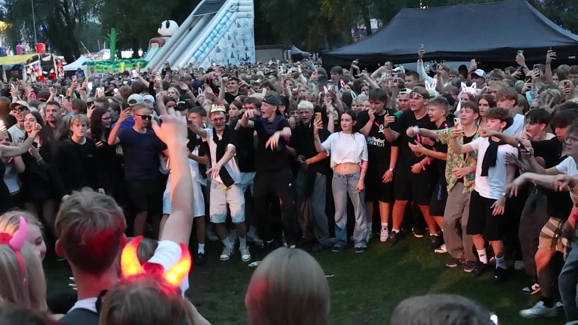 VIDEO | „Miks me laste laval oleme?“ Triibupasta pandi Õllesummeril pentsikusse olukorda