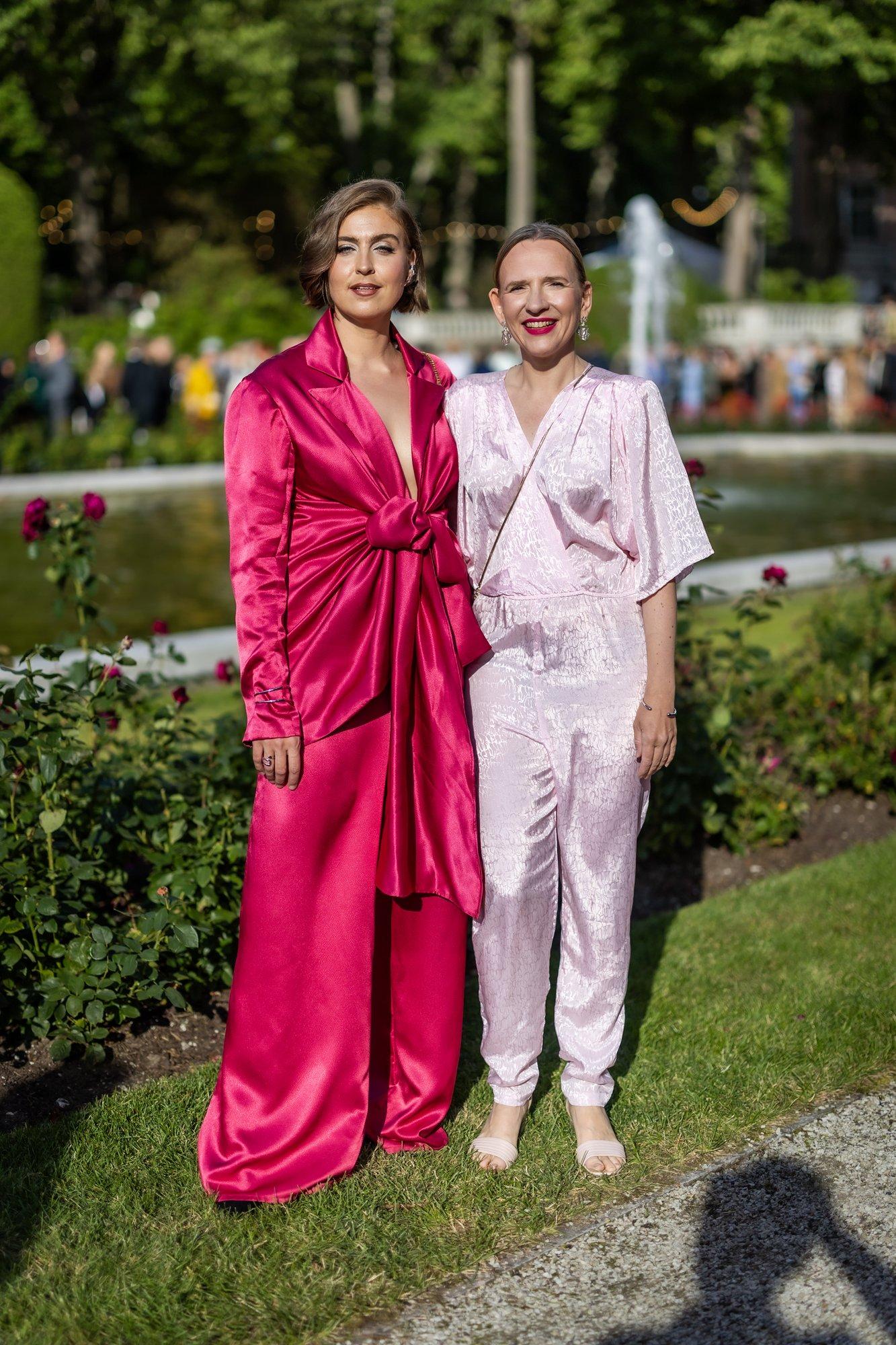 Kaisa Ling saabus roosiaeda koos režissöörist elukaaslasega. Neid viis kokku ühine huumorimeel