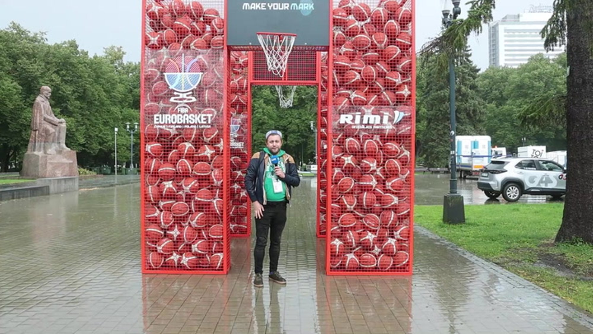 DELFI VIDEO RIIAST | Null plakatit, Marky Mark ja saalis keelatud pasunad. Kui palju on linnapildis näha EM-i?