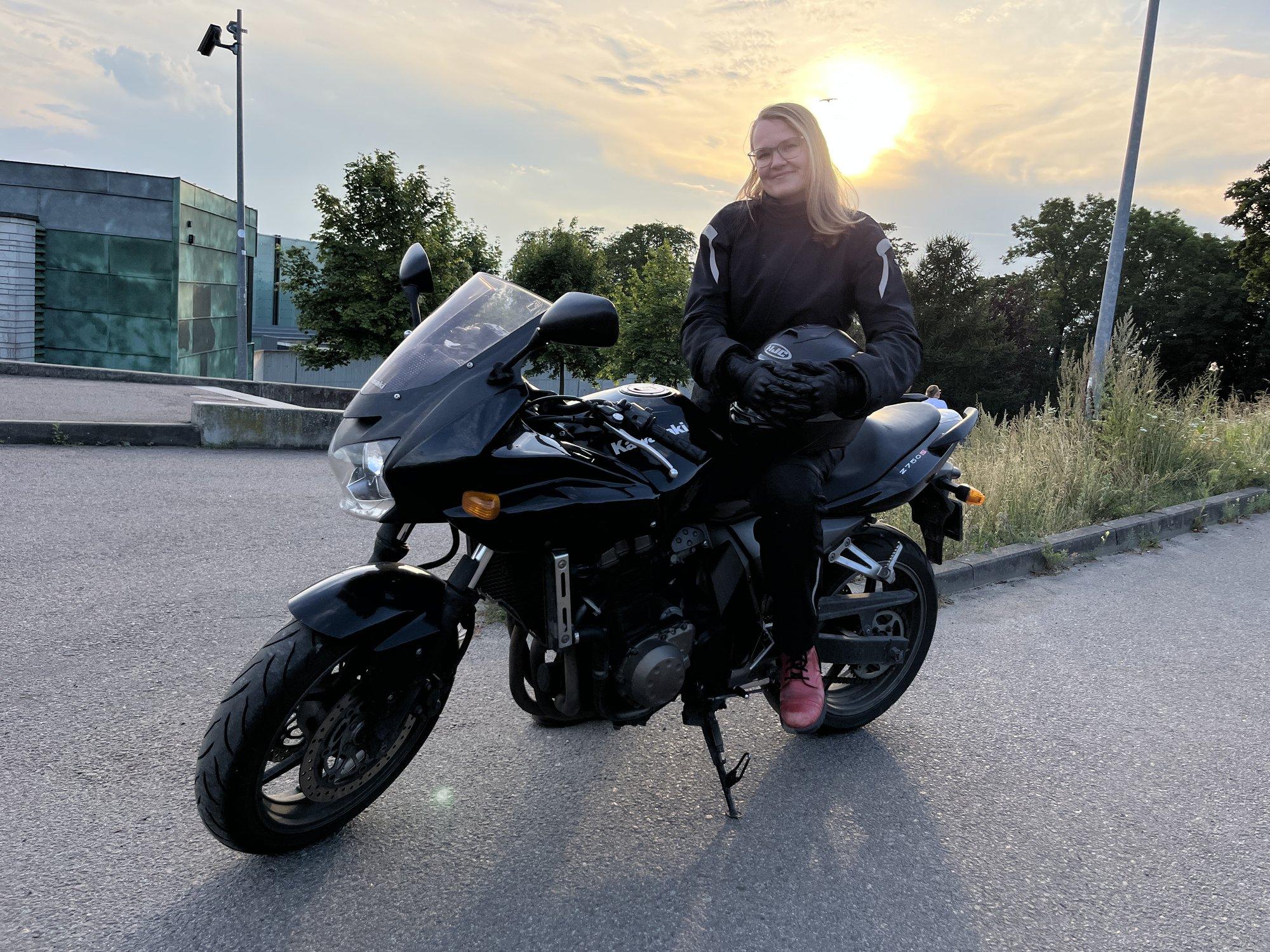 AUTORIKÜLG | Autojuht, ära istu sabas! Algaja mootorrattur proovib Eesti liiklust