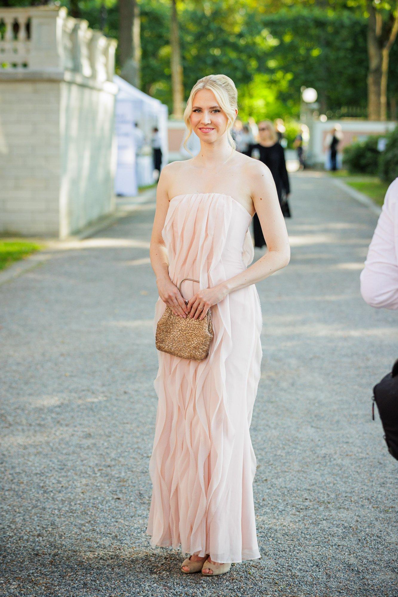 Laulja Rita Ray pistab rinda võltskontoga: selline „vahva“ tegelane on vahepeal interneedusesse tekkinud