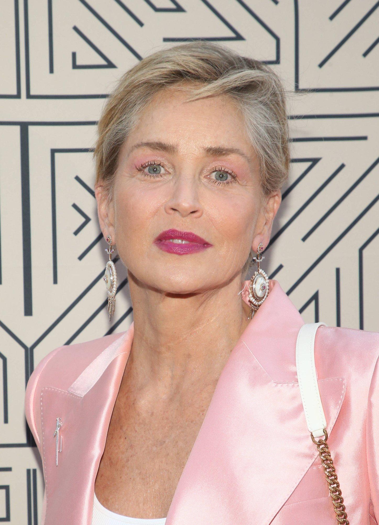 FOTO | Poisid on meheks sirgunud! Näitleja Sharon Stone väisas filmiesitlust kolme pojaga