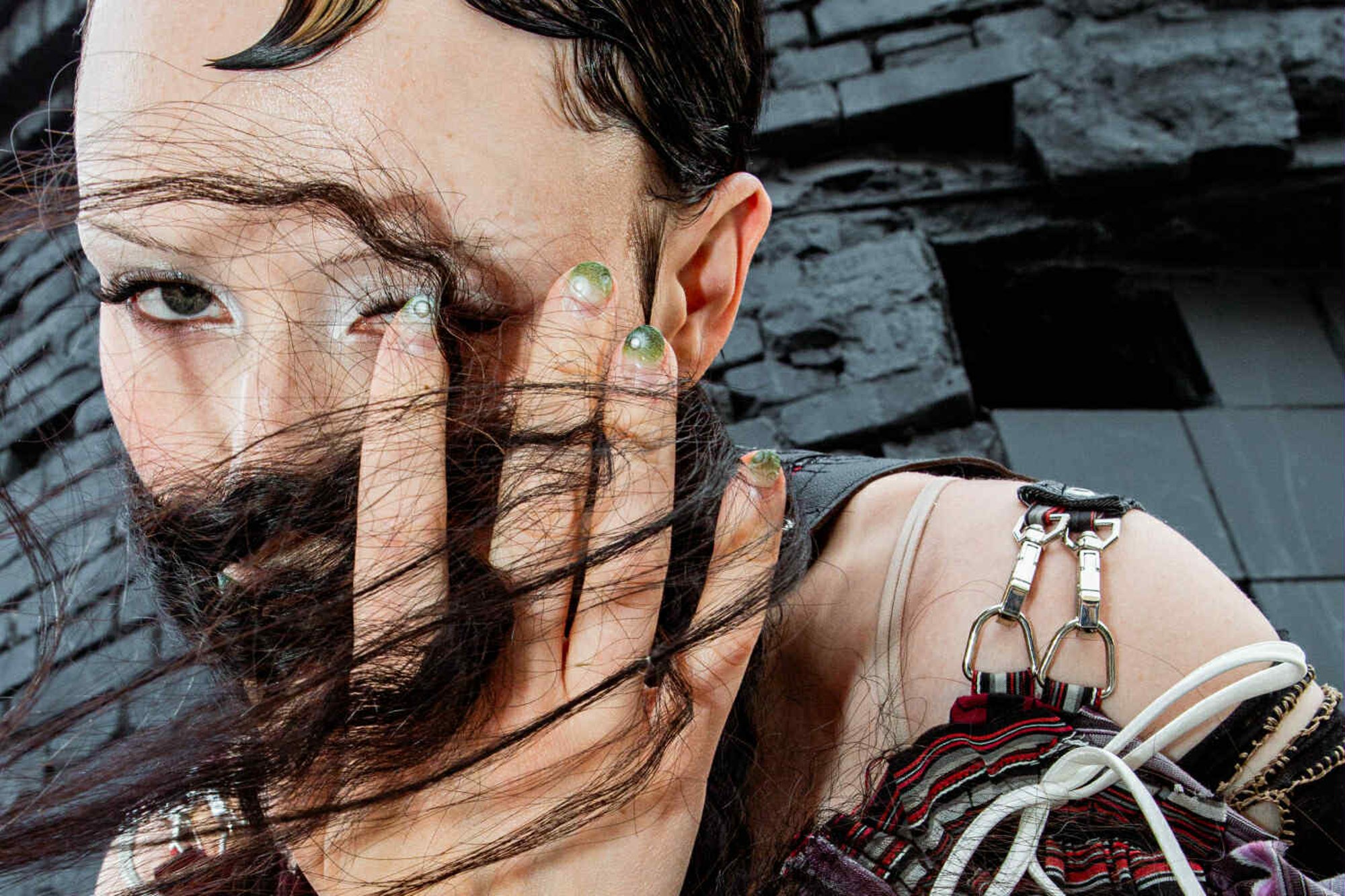 Vaimustavalt veider: Kitty Florentine on Eesti popi kõige maagilisem ilmutus