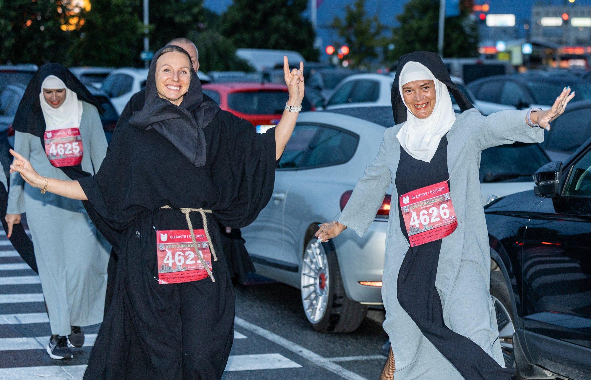 FOTOD | Rekordarv osalejaid saabus Ülemiste ööjooksule kelmikates kostüümides