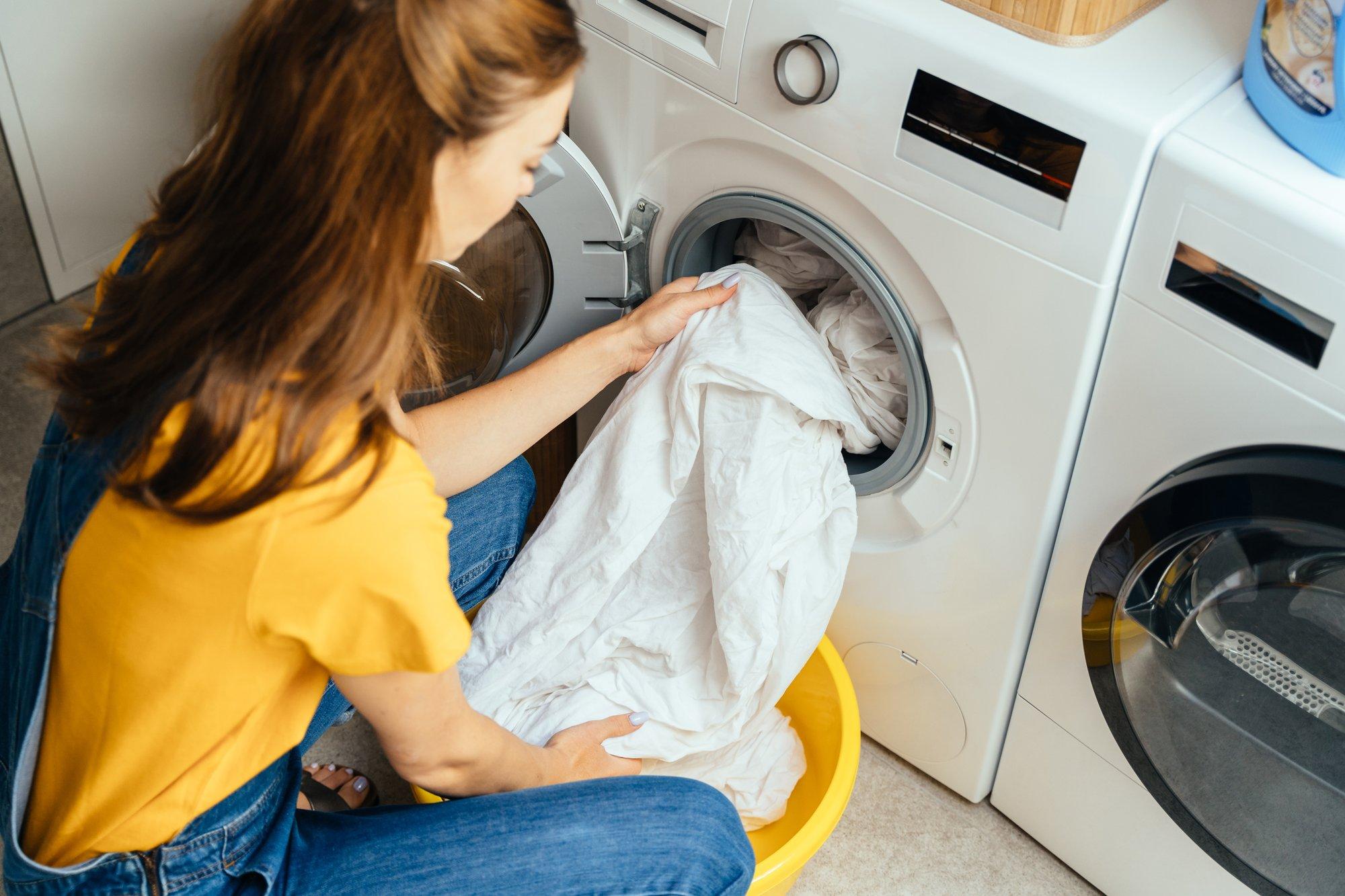 Topiline ja kokku tõmbunud? 11 tavalist pesupesemise viga, mis võivad rikkuda riided