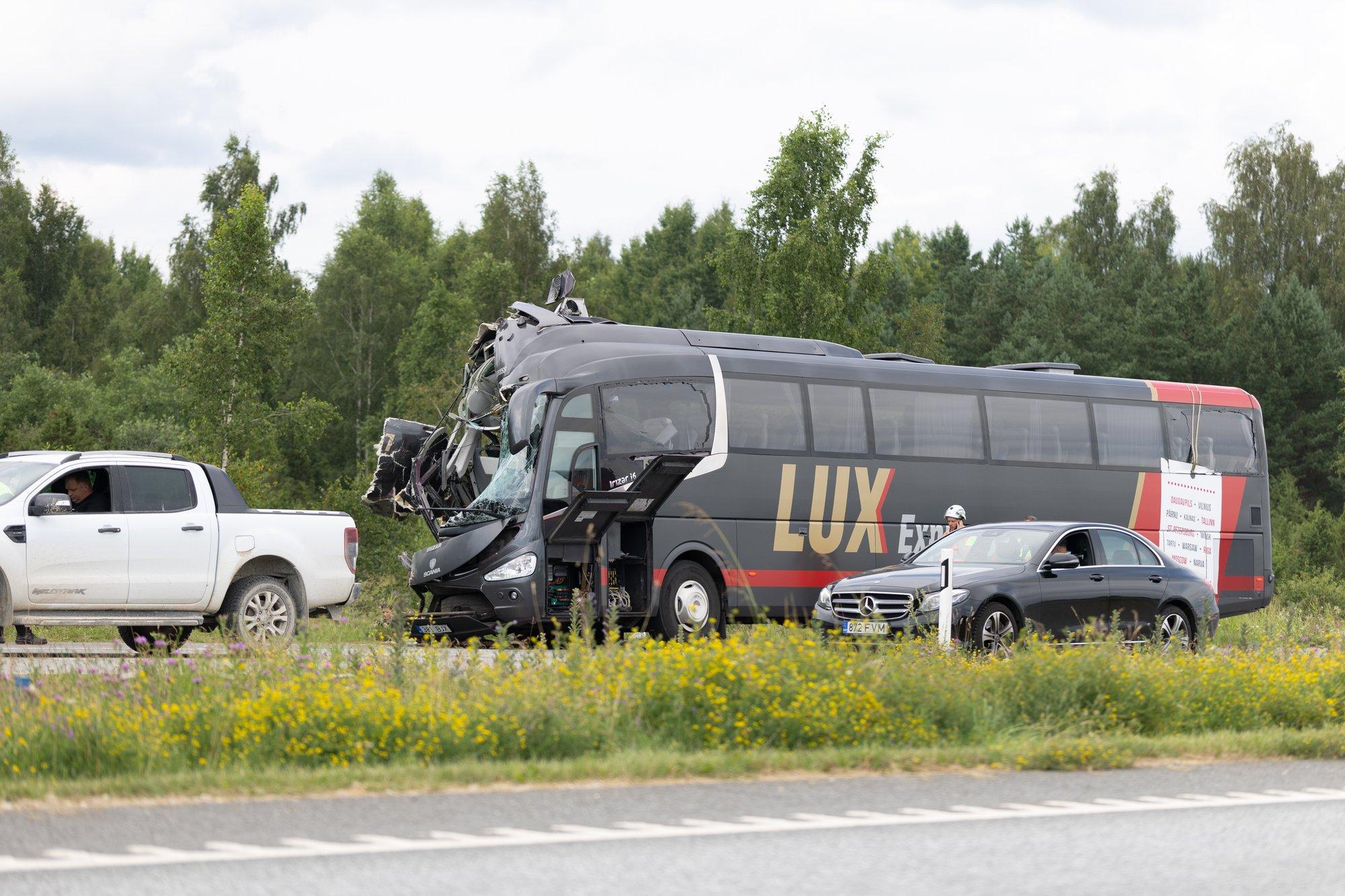 Veokile otsa sõitnud bussi juhi ja Lux Expressi teed läksid lahku