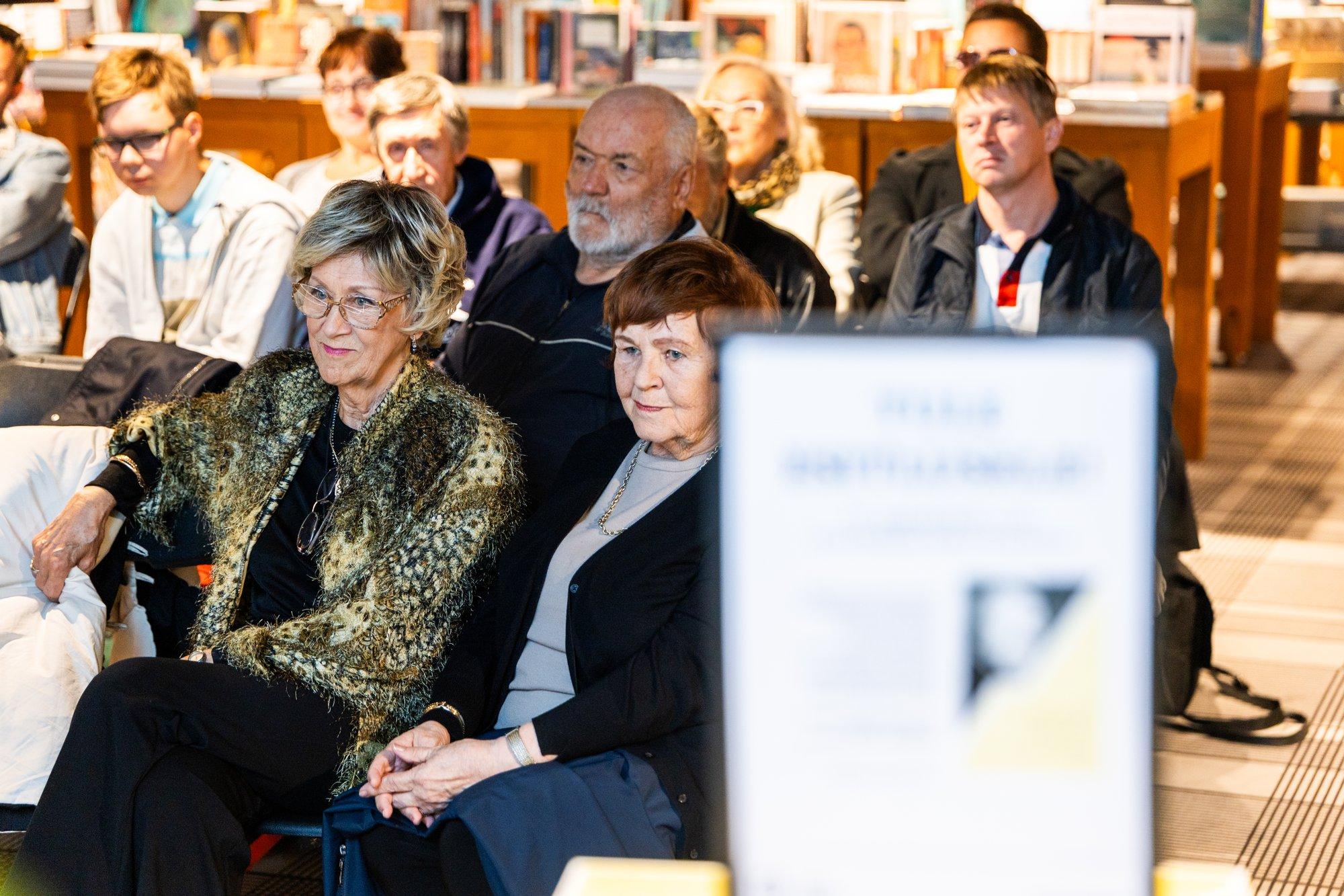 FOTOD | Viru keskuses esitleti Heldur Karmo elulooraamatut