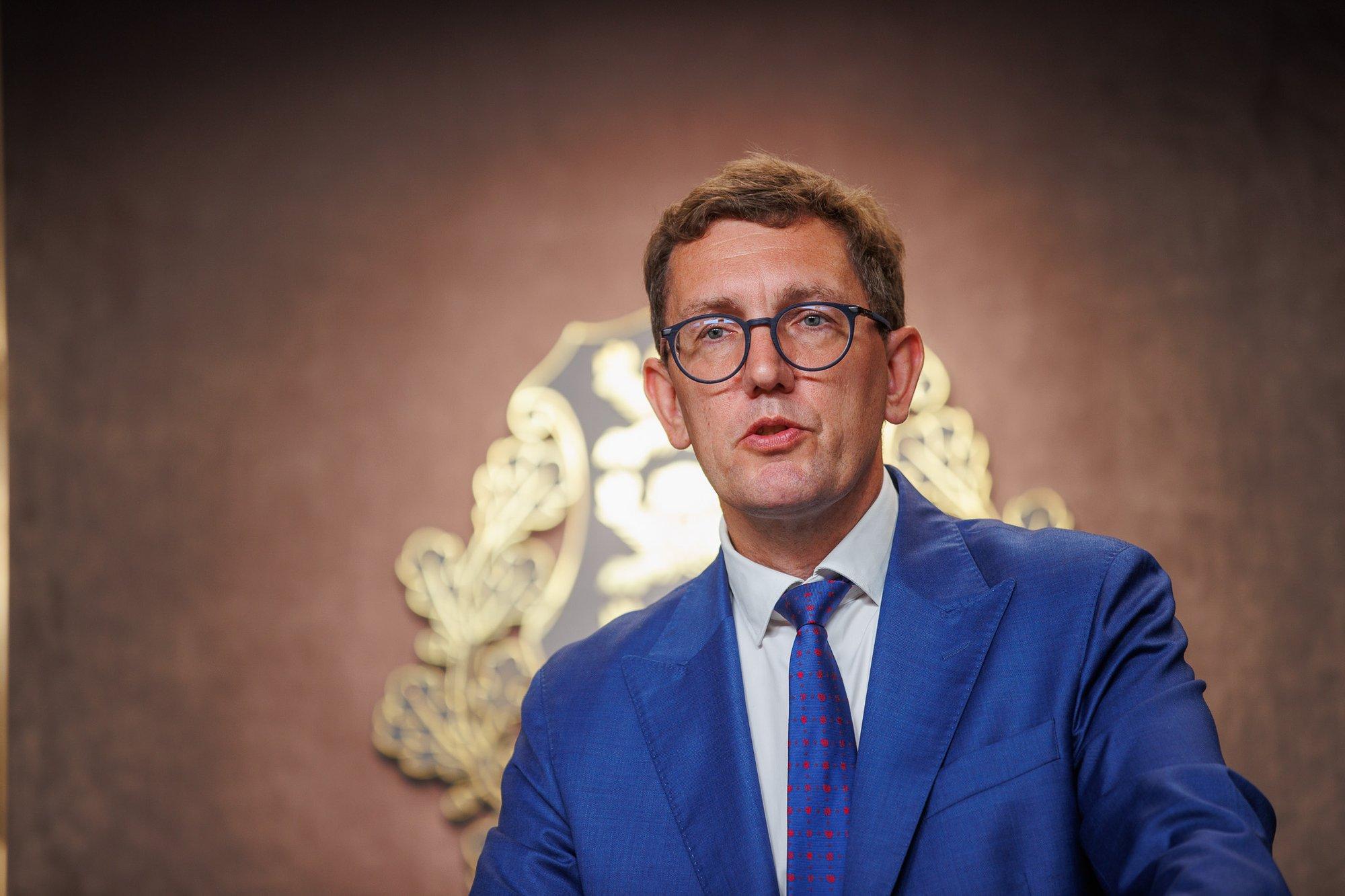 Peaminister Michal jätkab võitlust „kaubanduspaleedega“