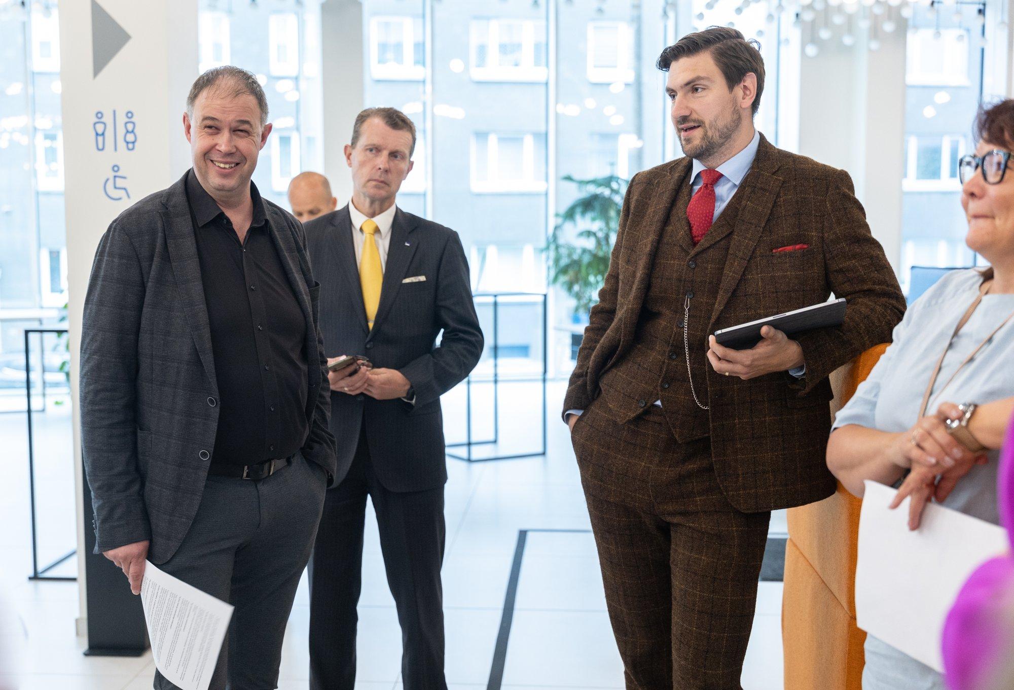 Minister Terras: ma ei oska öelda, kas kohalikud on sigade matmise vastu või mitte