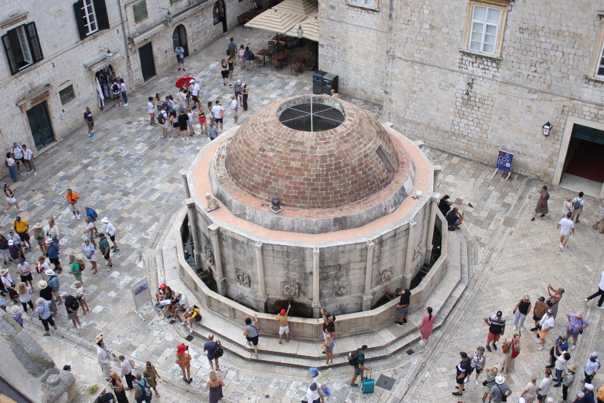 Ka Horvaatias on rekordiline turismilaine. Reisijatelt saadud tulu läheb Dubrovniku säilitamisesse ja taastamisse