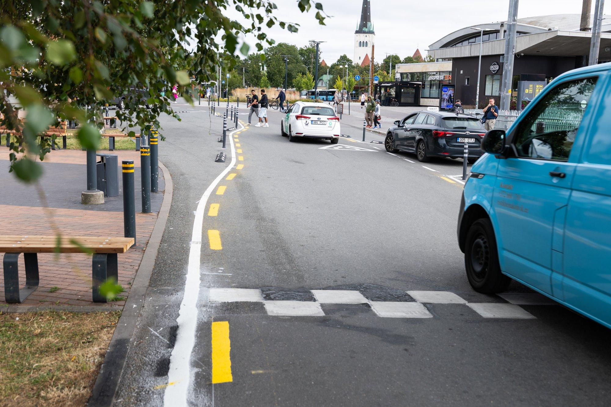 FOTOD | „Paneb kukalt kratsima.“ Balti jaama turu juures tehti senisele liikluskorraldusele üks-null