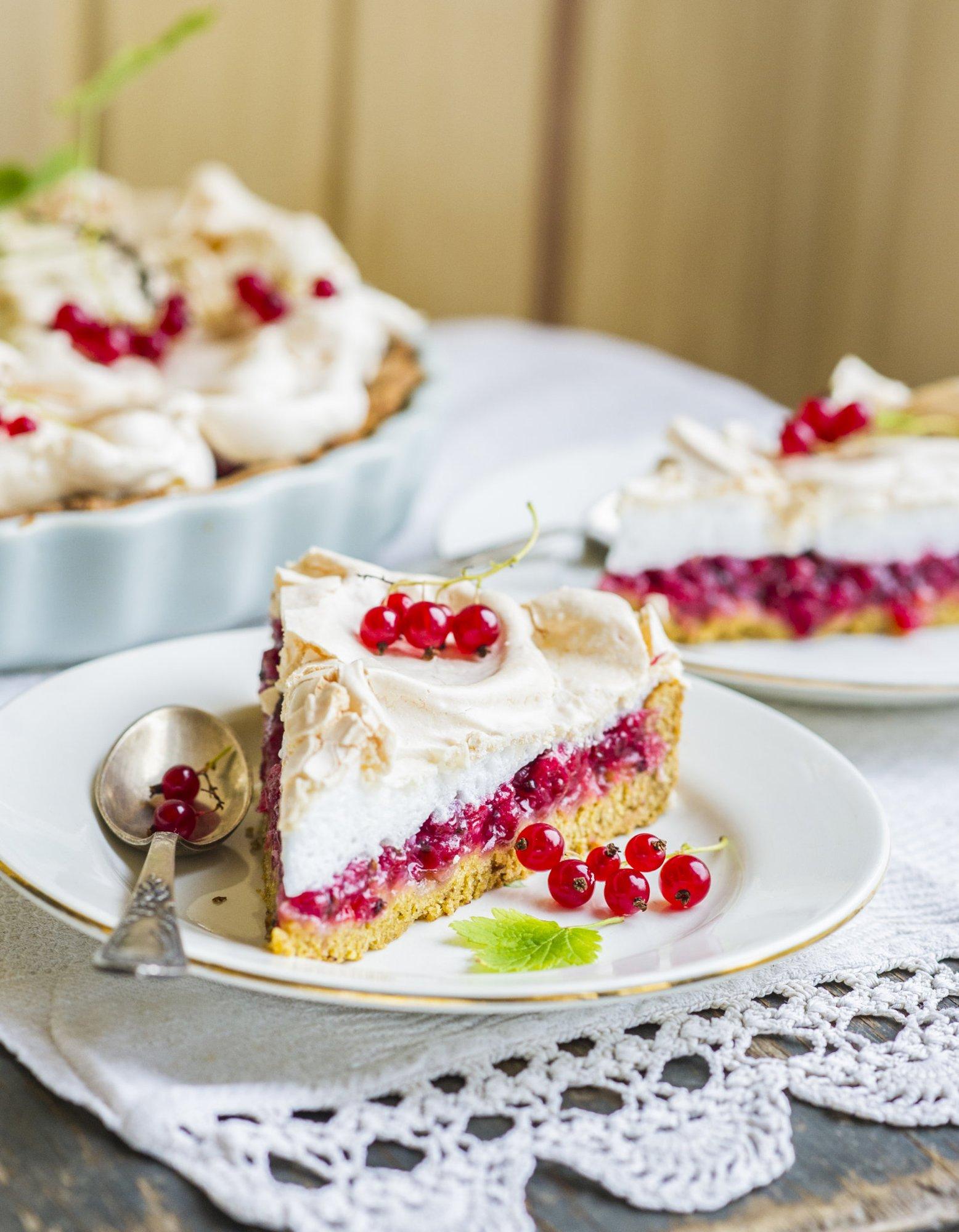 RETSEPT  Otse põõsast koogile! Beseekattega punasesõstrakook