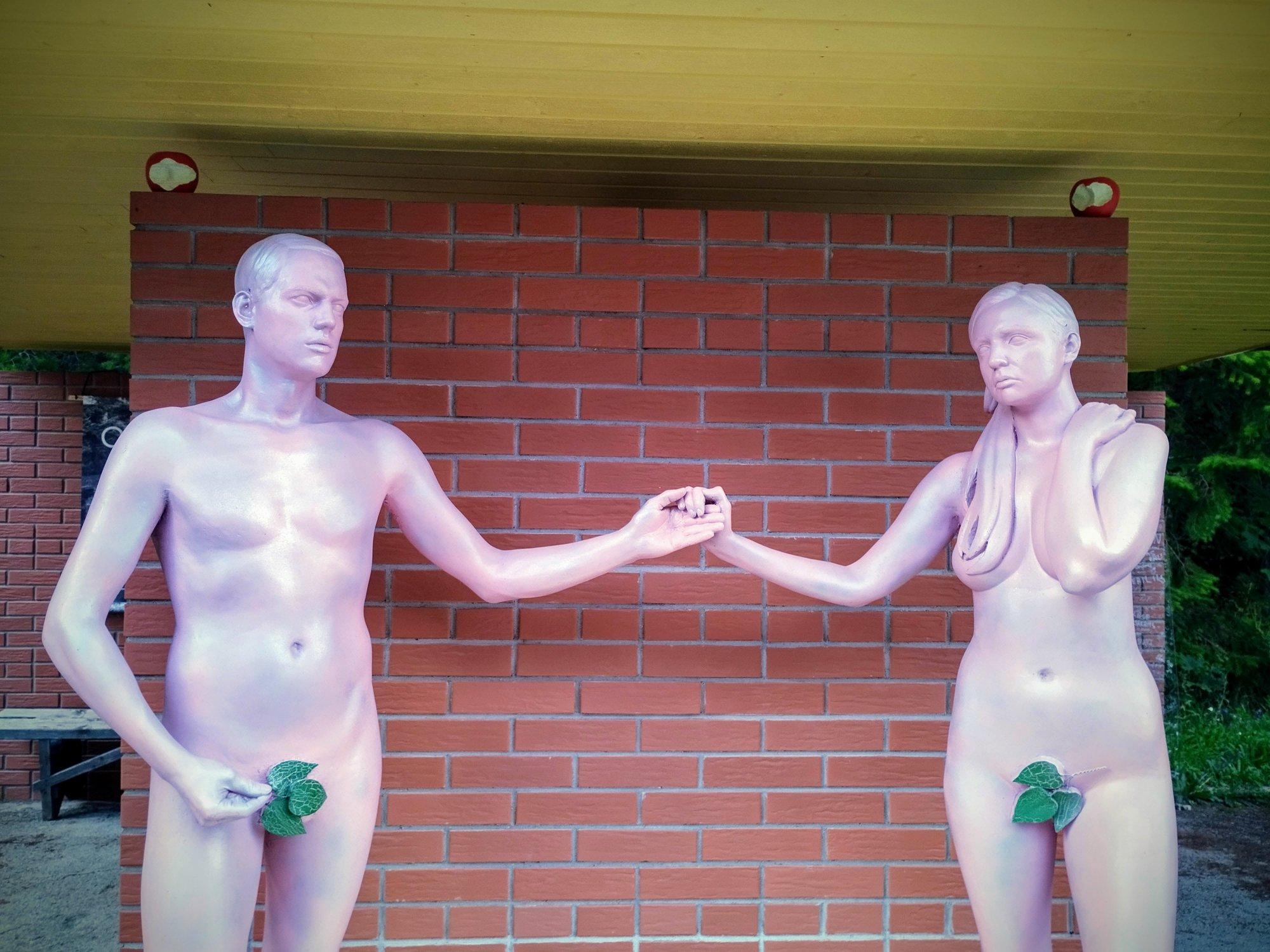 FOTOD | Valgejõel tervitasid möödujaid alasti bussiootajad