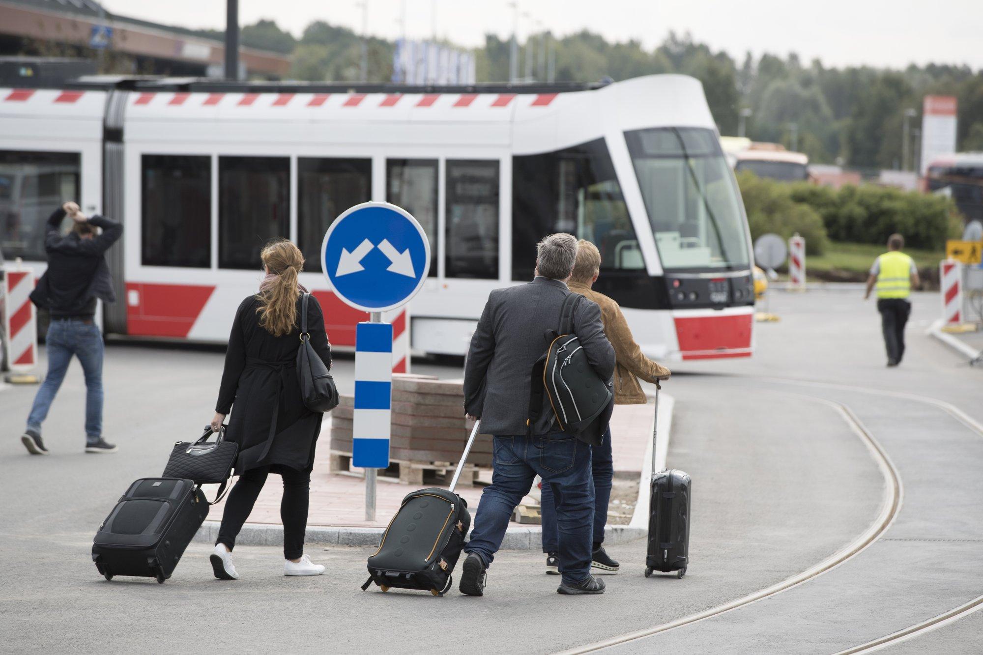 Lootust on, et lennujaama tramm võiks veidi varem liinile naasta