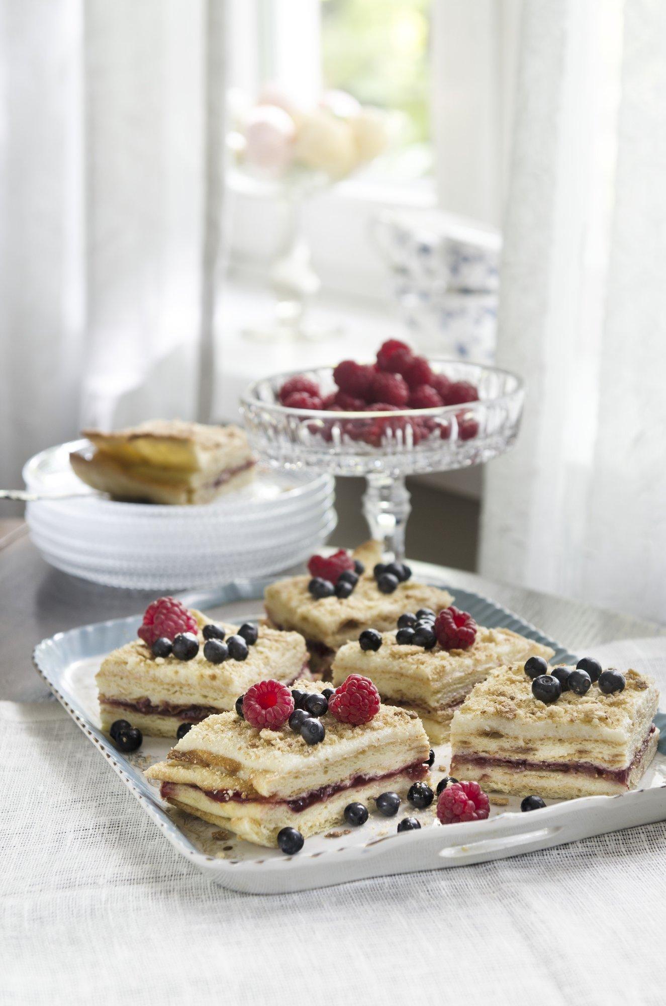 Tahaks kiiresti uhket kooki, aga pole aega köögis jännata? Appi tuleb mannapudrukook ehk vale-Napoleon