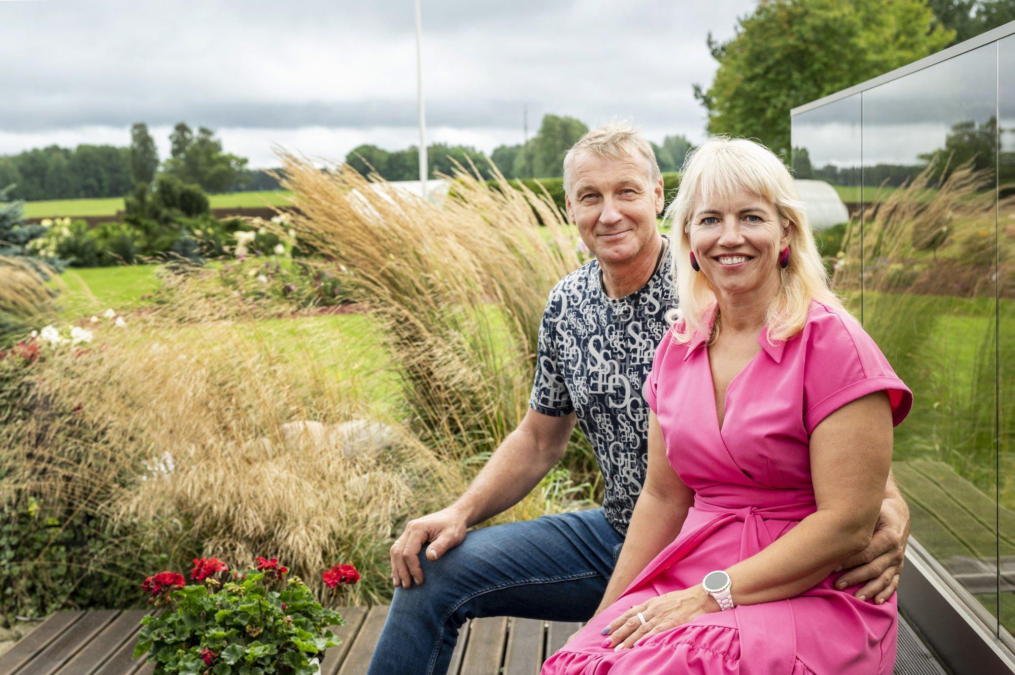 Mulgimaa viljakasvatustalus on imeilus aed, tenniseväljak ja basseinimaja, kus pererahvas käib aasta ringi ujumas