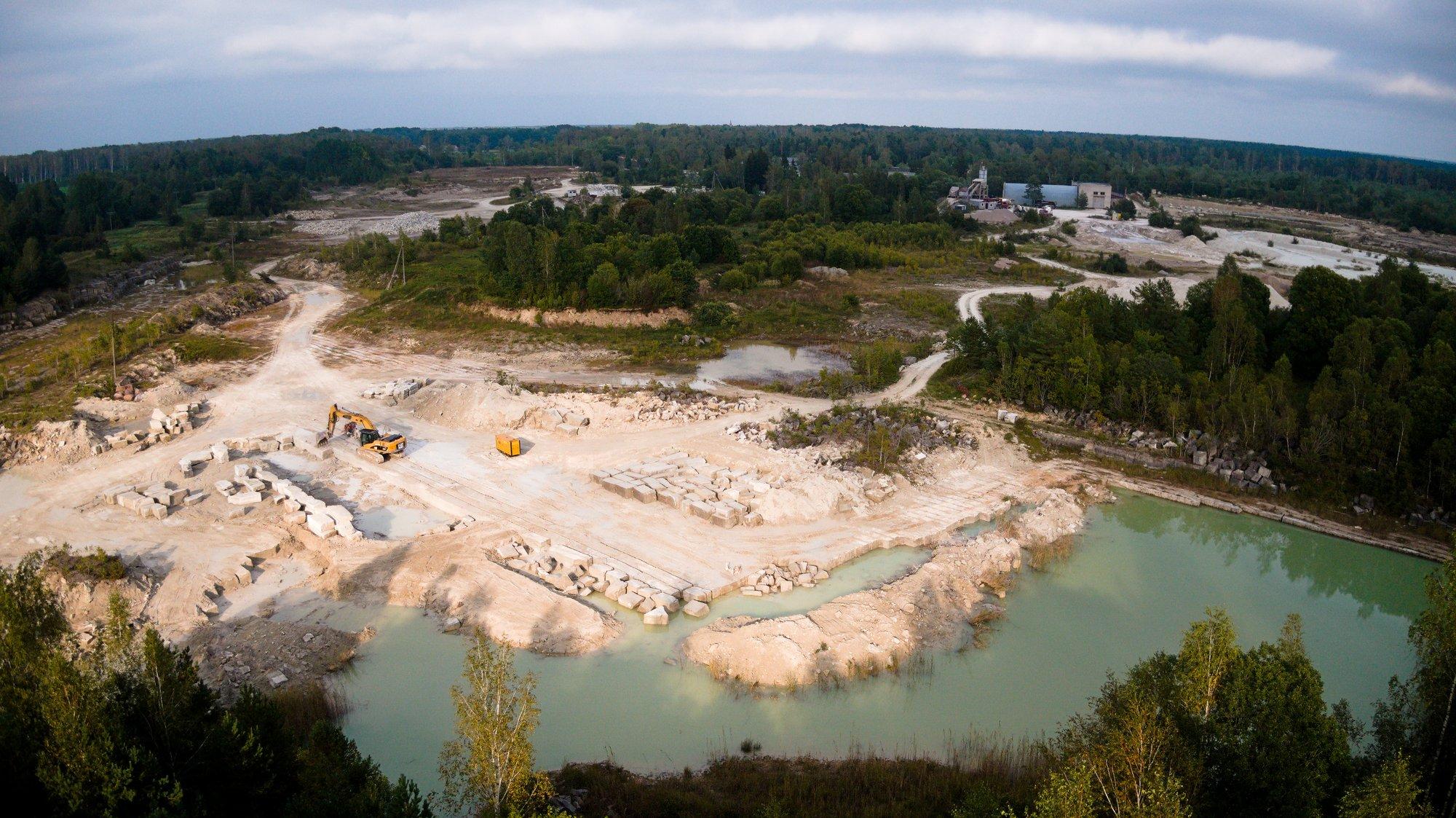 FOTOD ja VIDEO | Üle poolesaja aasta „kiviaega“. Saaremaal tegutsev tööstus, kus töö on raske ega lõpe