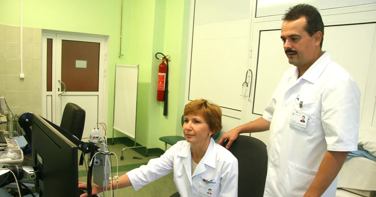 Eesti suurhaigla arstidest abielupaari kahtlustatakse altkäemaksu võtmises