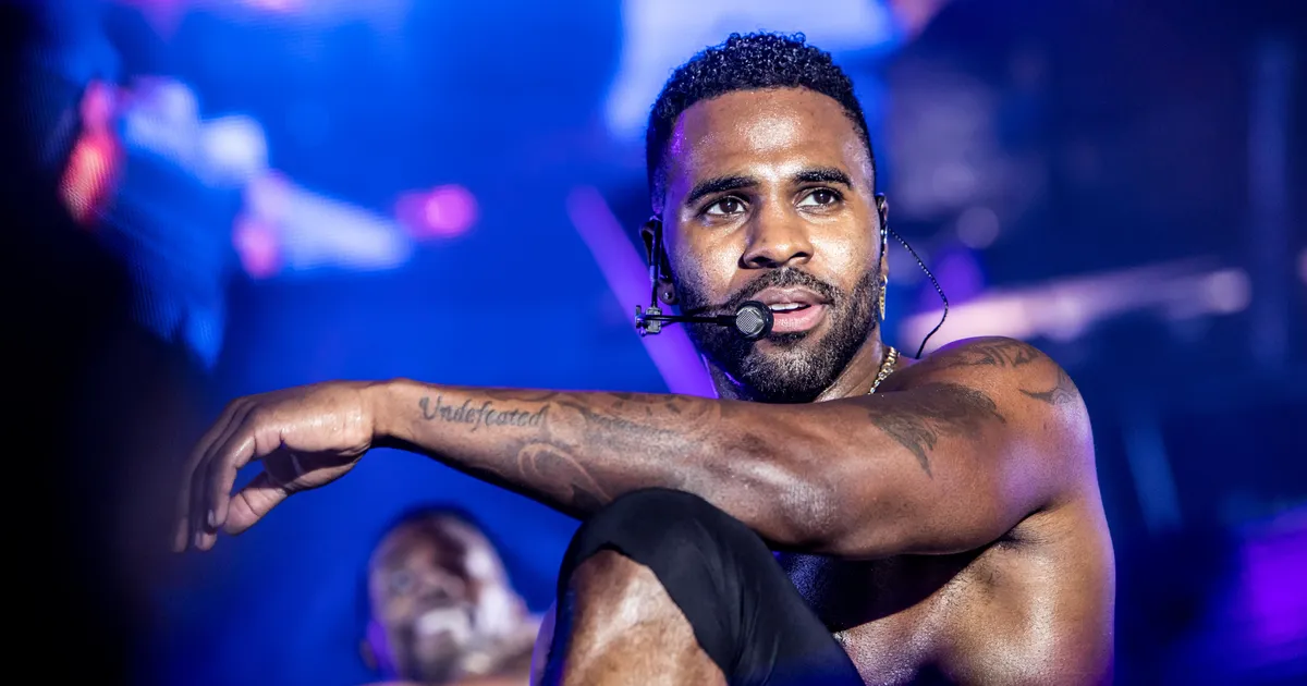 Fännid on nördinud: popstaar Jason Derulo esines Venemaal