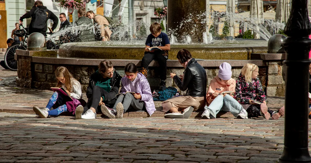 ÜLESKUTSE ⟩ Lugemistund kutsub avalikus ruumis lugema