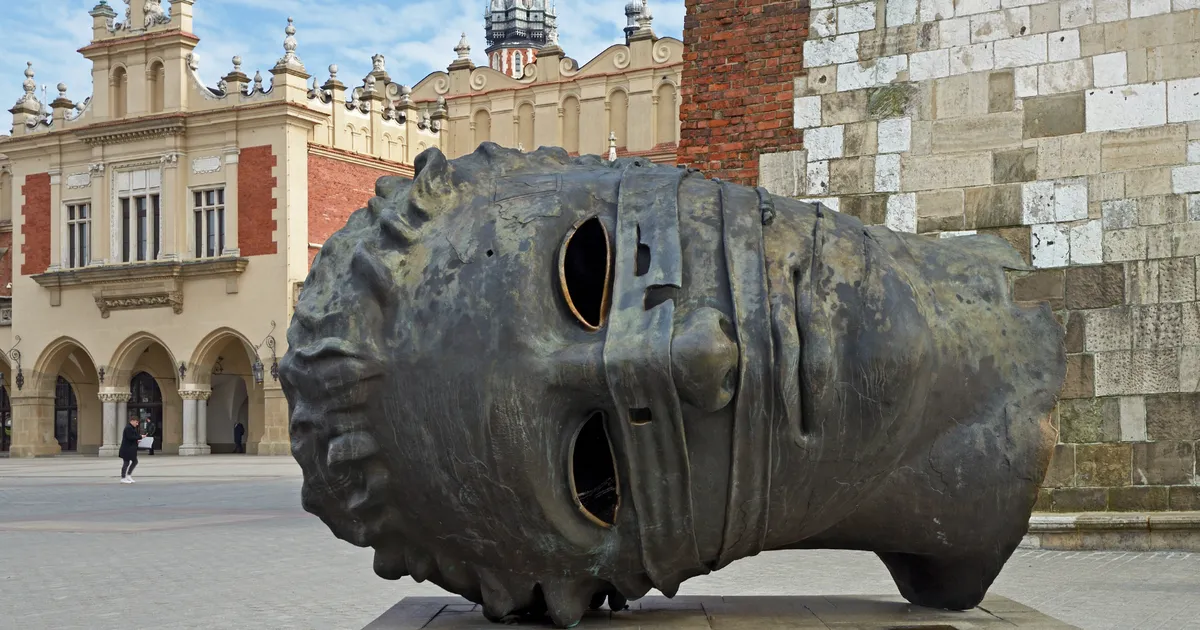 Hiiglaslik pronkspea püstitas Poola oksjonil rekordi