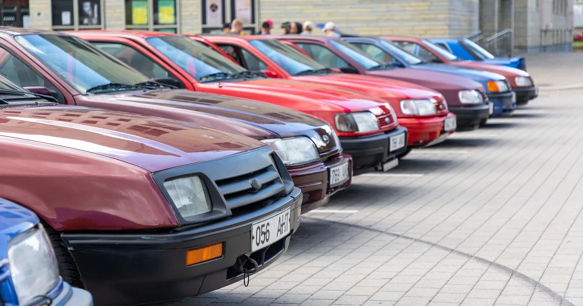 TÕNU PLOOMPUU ⟩ Me vajame vanu autosid