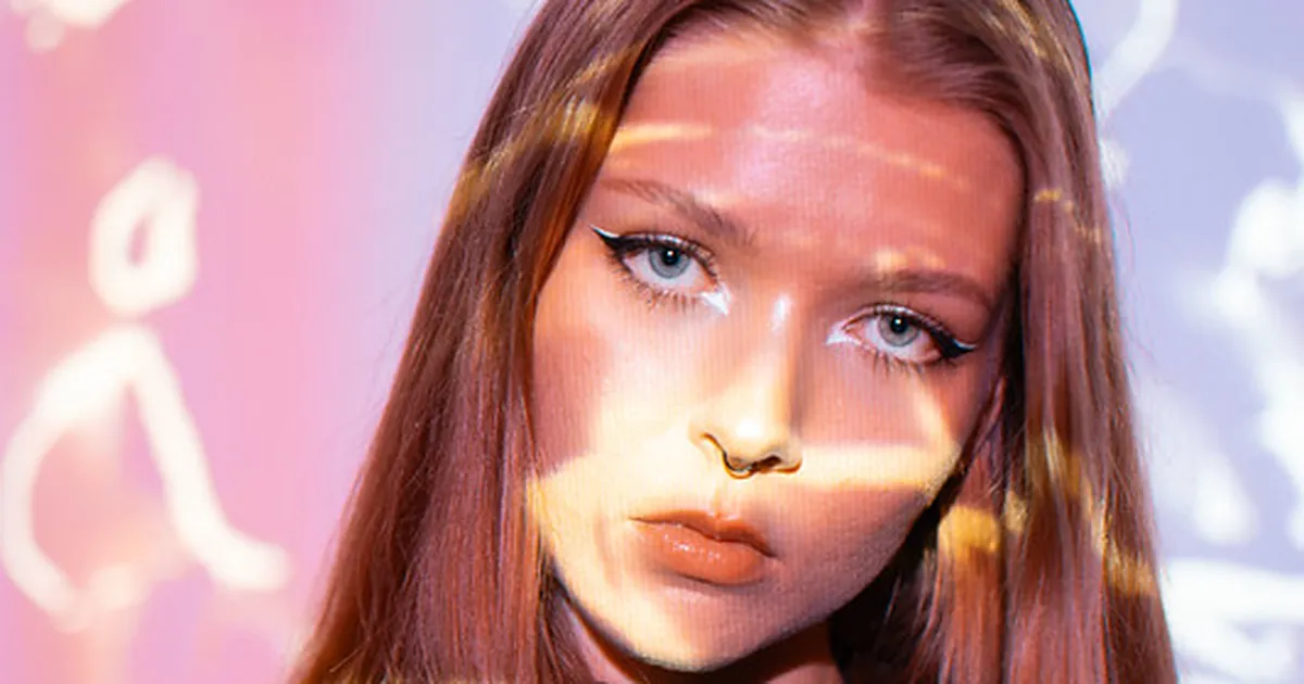 Vünex toob Station Narva lavale flöödi ja süntesaatorite melanhoolse maagia: elan tumedad tunded muusikas välja, et elus rõõmsam olla!