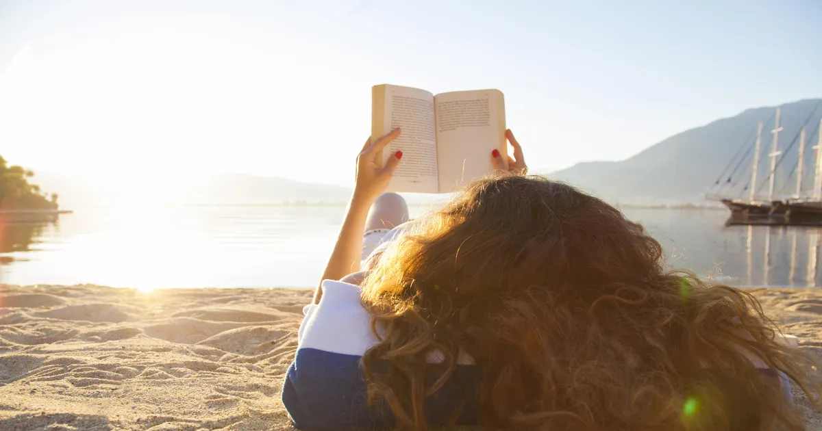 Raamatublogija kiidab: ideaalne rannaraamat, romantiline ja naljakas