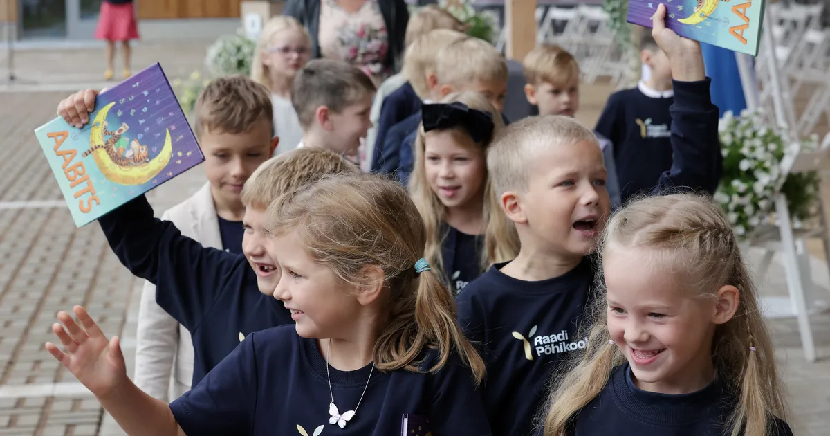 GALERII ⟩ Raadil asusid lapsed õppima koolimajas, mis on vallas esimene uus kool üle poole sajandi