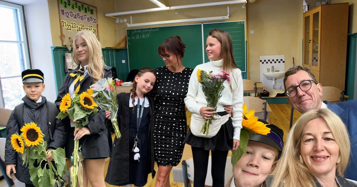 TERE, KOOL ⟩ Milliste staaride võsukesed tarkusepäeval reipalt kooli poole sammusid