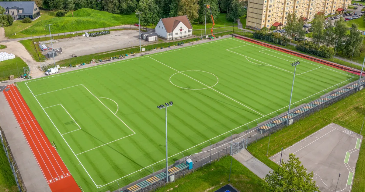 Annelinna kunstmuruväljak vastab pärast põhjalikku renoveerimist FIFA nõuetele