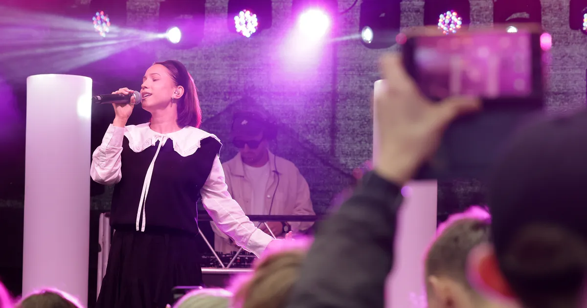 PILDID ⟩ Koolivaheaja lõpetas tarkusepäeval An-Marleni kontsert